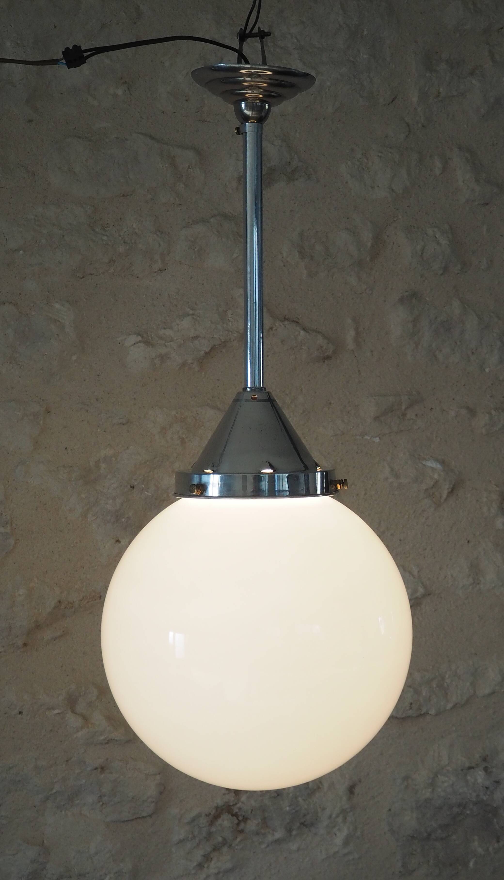 Art deco globe pendant light in white opaline and aluminum rod