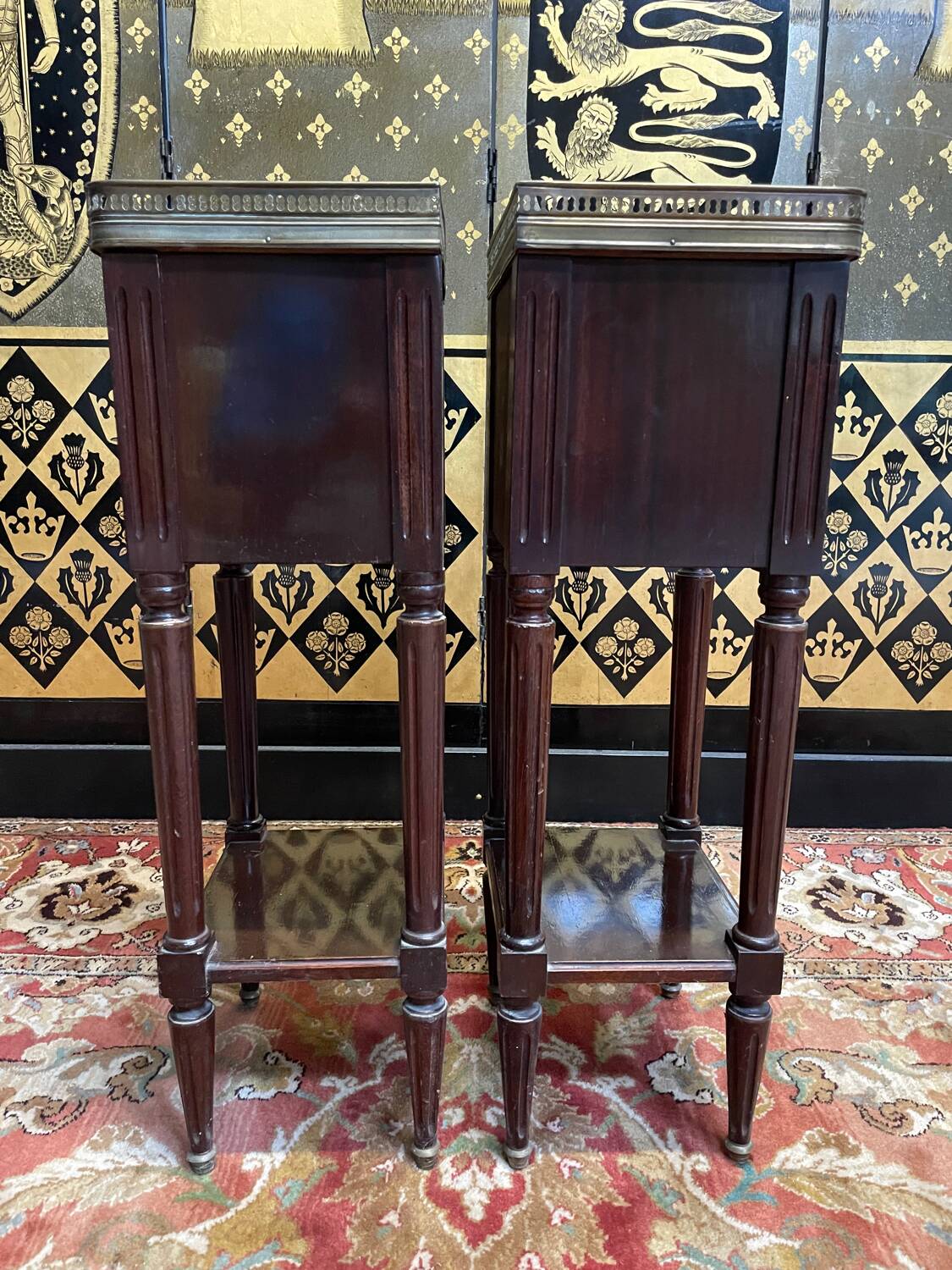 Paire de tables de chevets de style Louis XVI