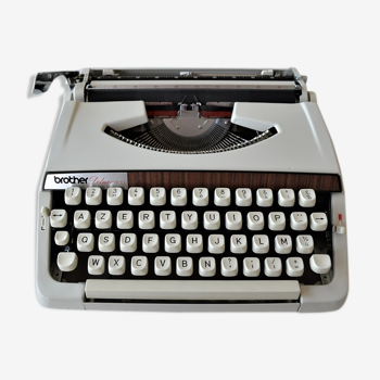Brother Deluxe 900 typewriter, vintage 60/70