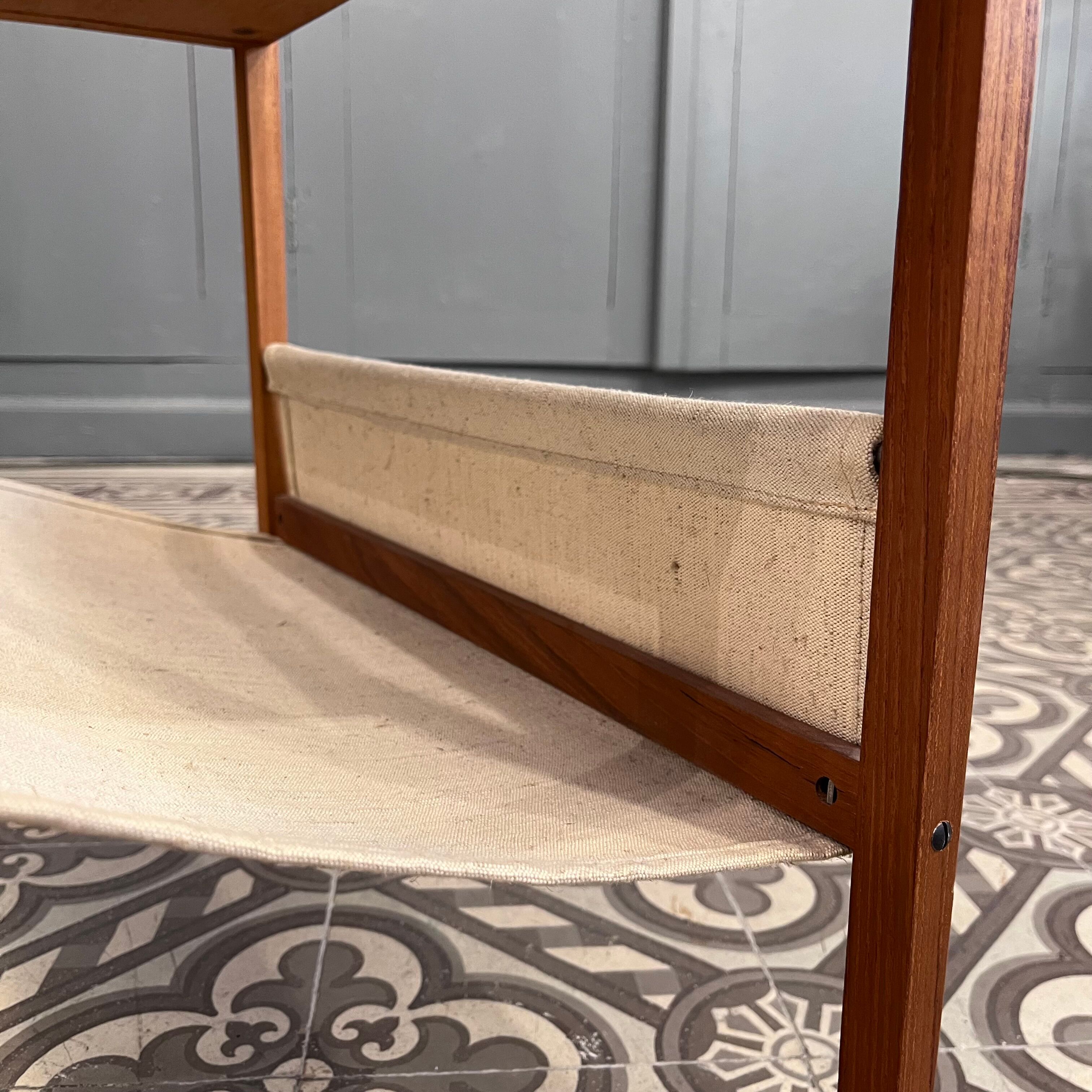 Porte-revues Silka Mobler en bois de teck et toile beige, Kai Kristiansen 1960