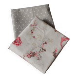 Un lot de 8 serviettes de table gris bleu Pois Fleurs roses