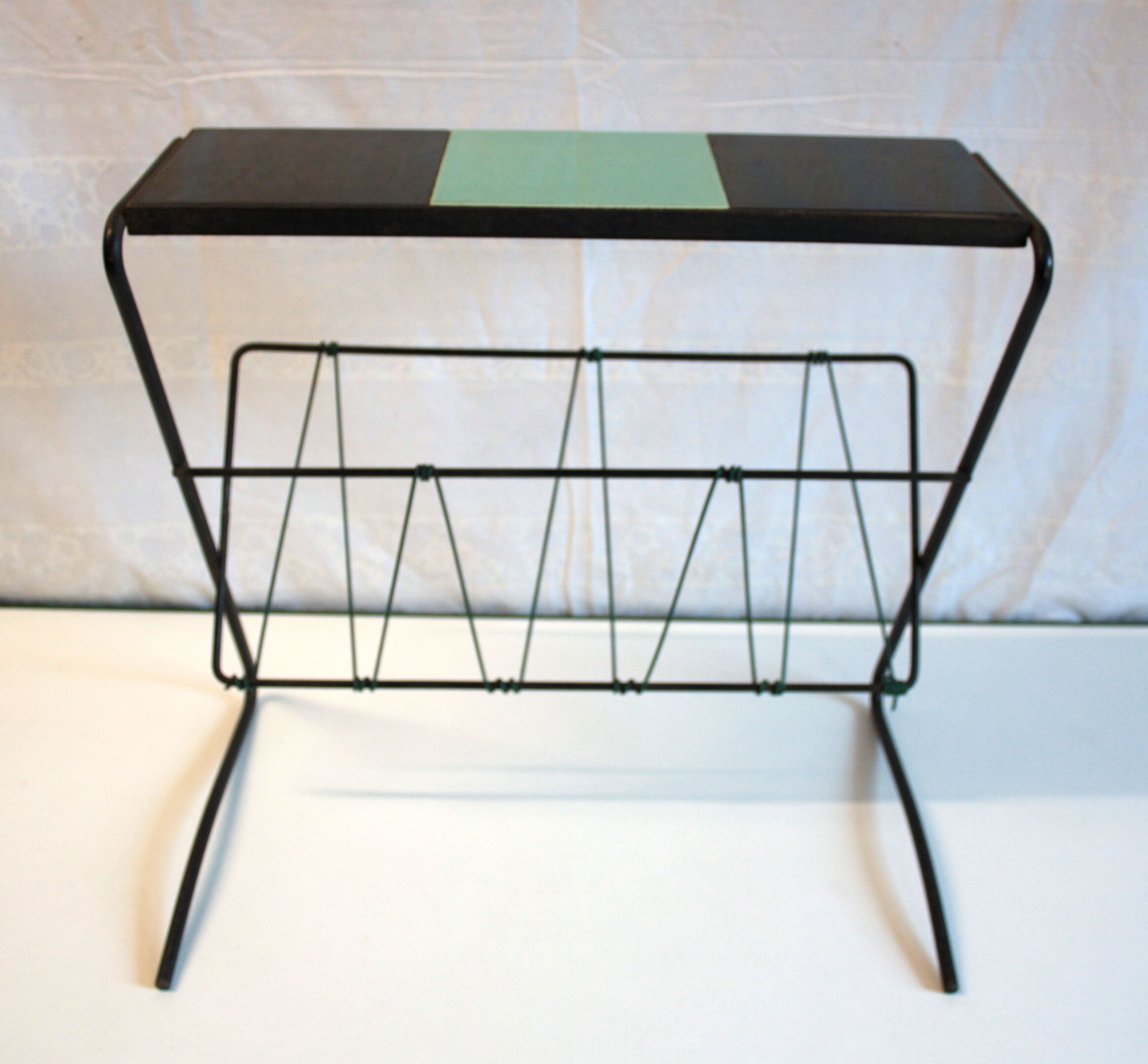 Magazine rack / side circa 60 Table