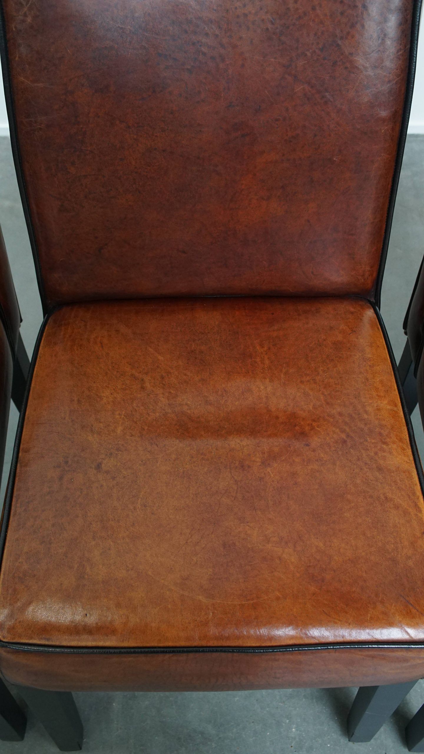 Luxury set of 4 comfortable dining chairs made of sheepskin leather