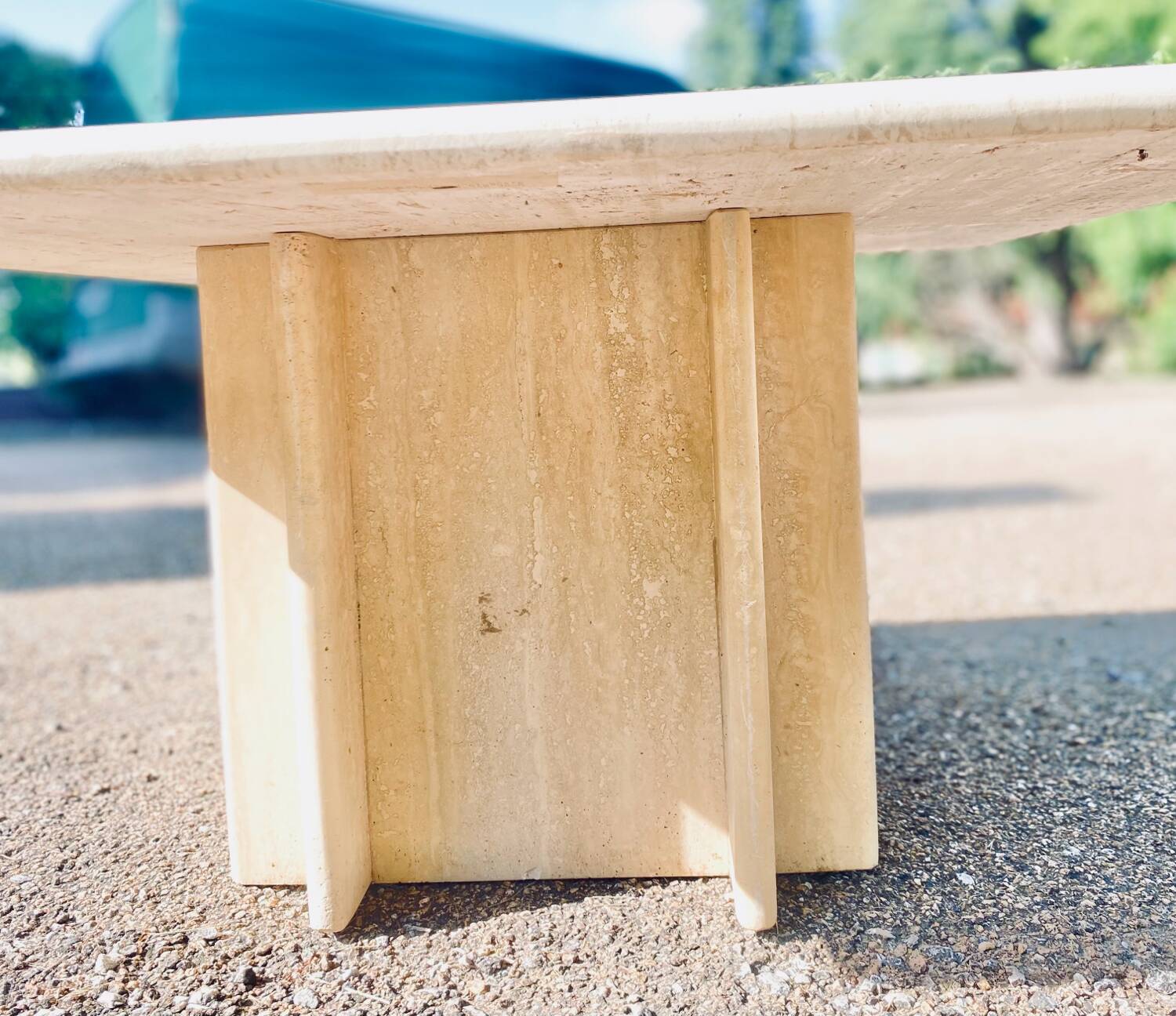 Table basse carrée en travertin vintage