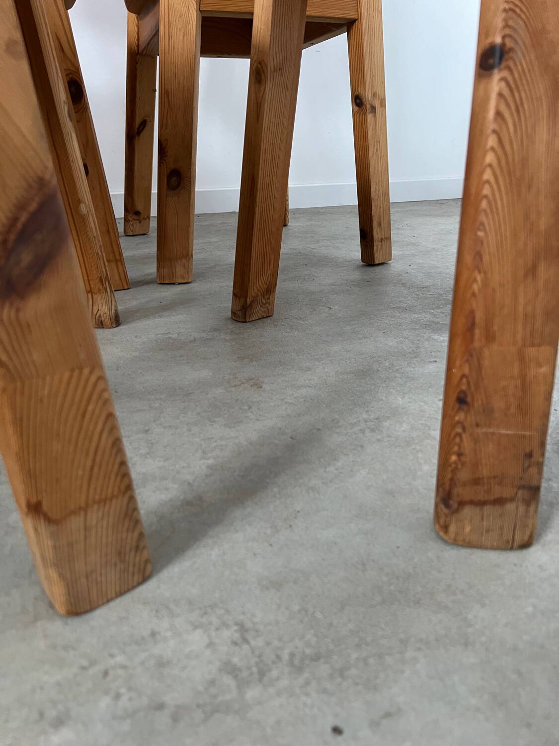 French design pine table and chair set from the 70s brutalist vintage arcs