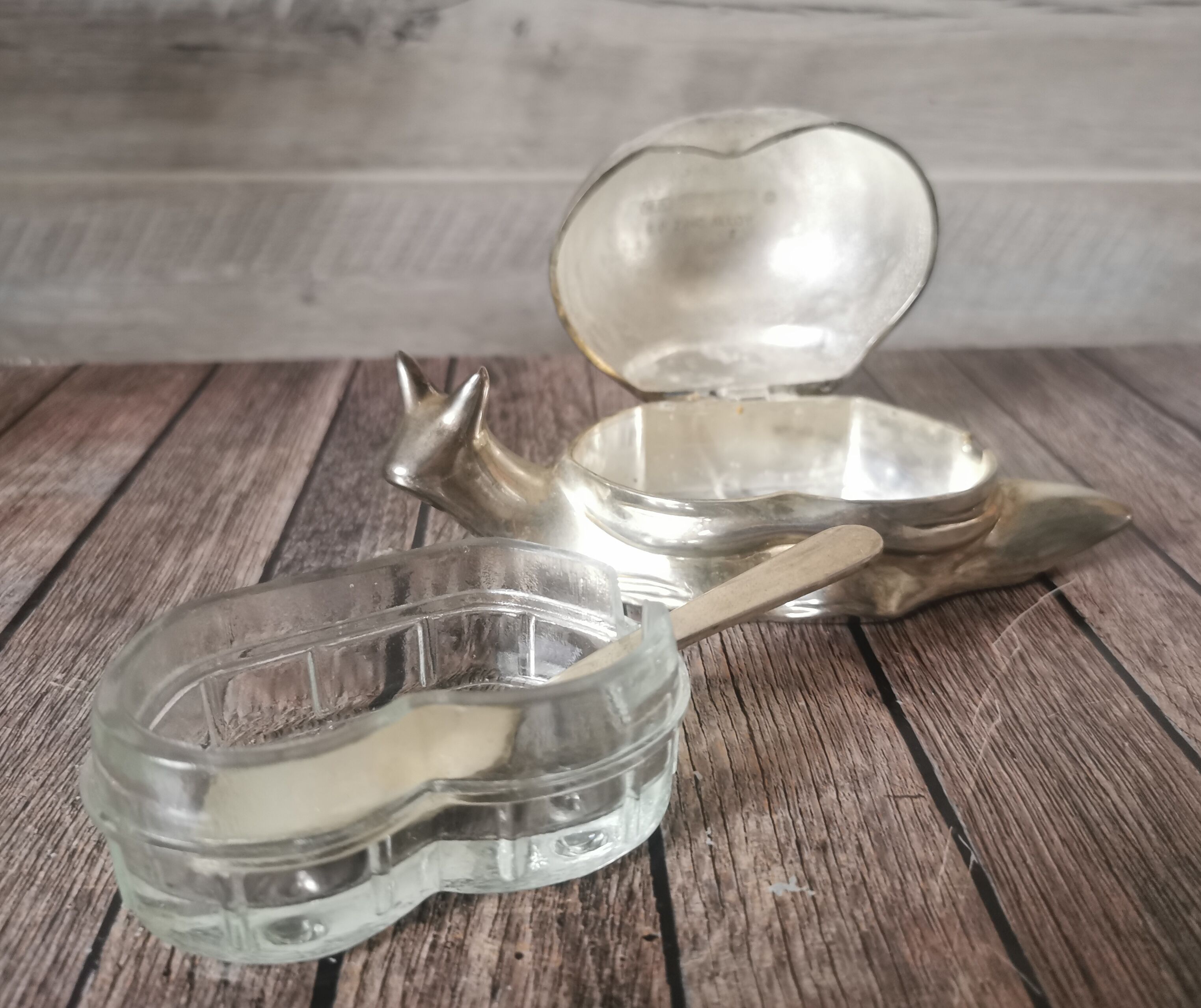 Metal snail butter dish