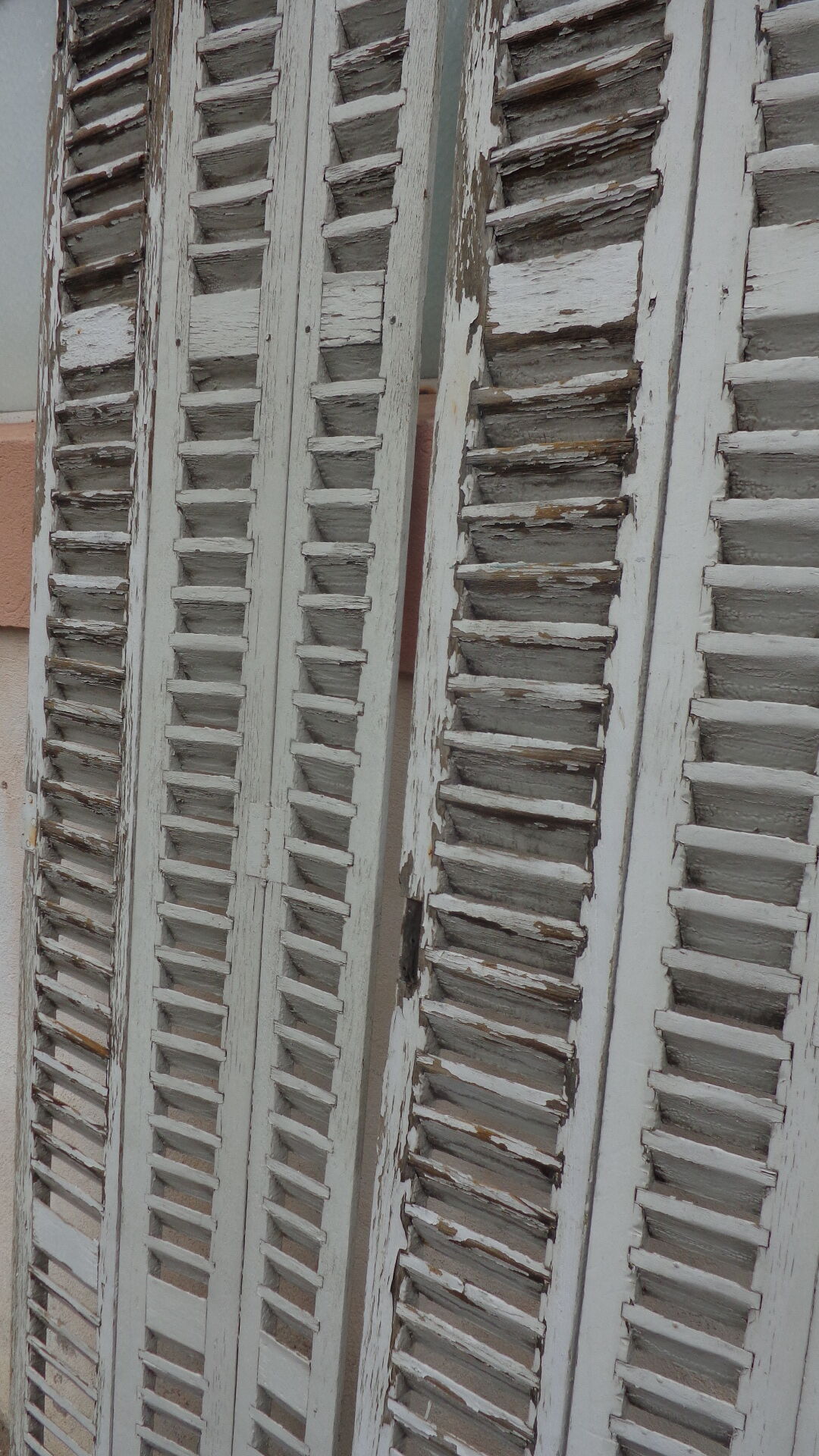 2 shutters with fixed louvers