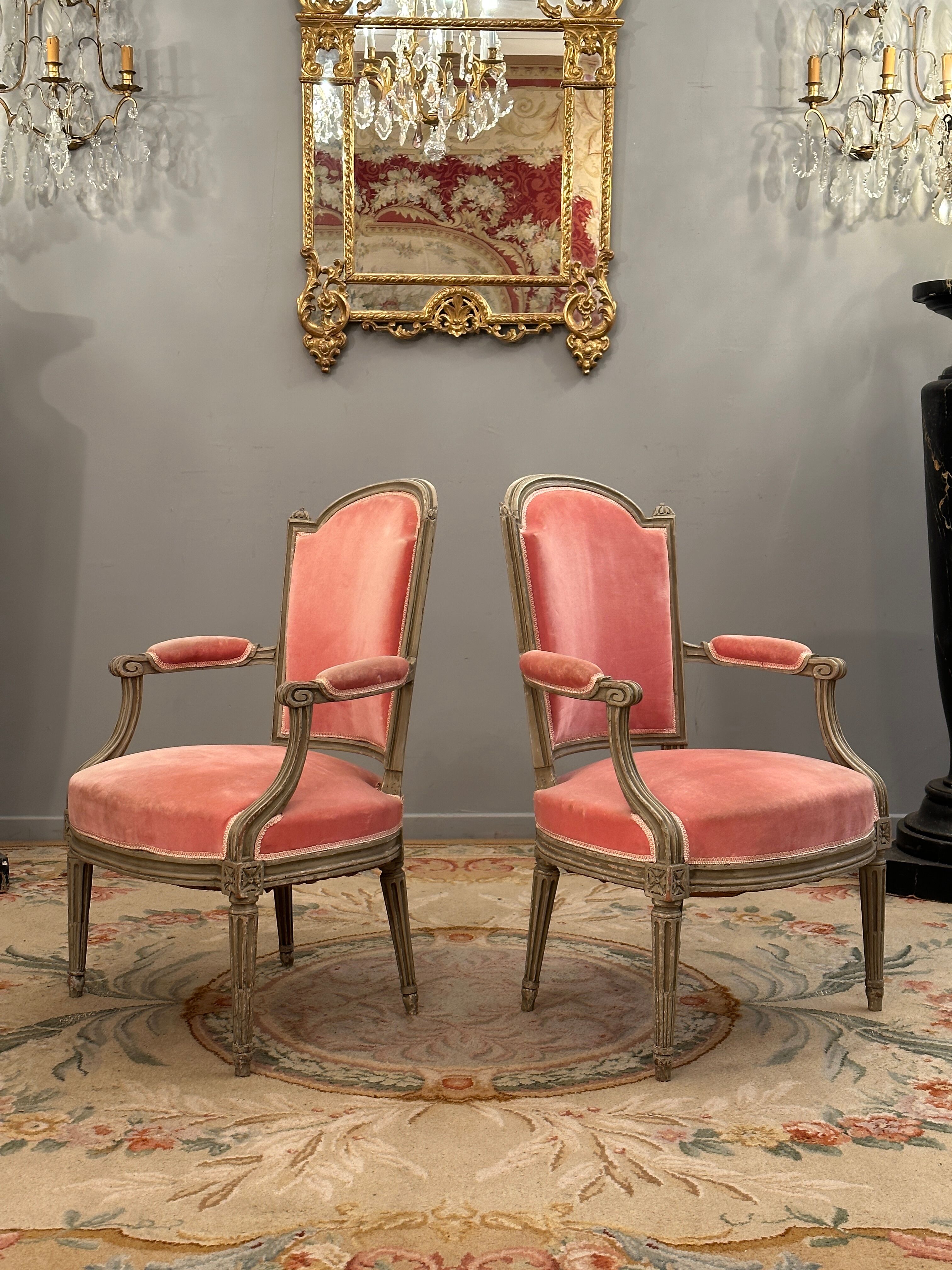 Paire de fauteuils cabriolets d'époque Louis XVI vers 1770