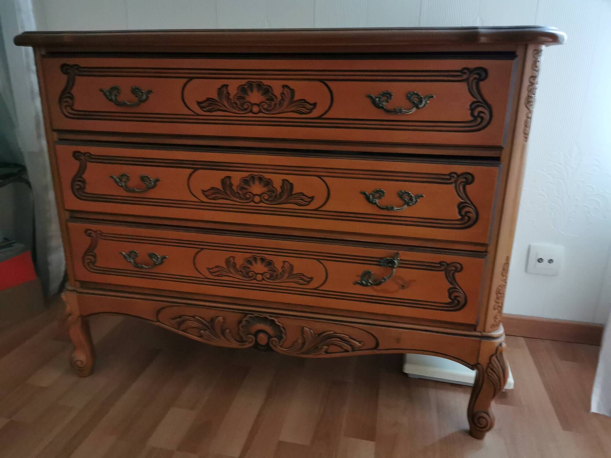 Commode 3 tiroirs de style Louis XV en bois massif