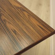 Table basse en palissandre danois avec étagère, années 1960
