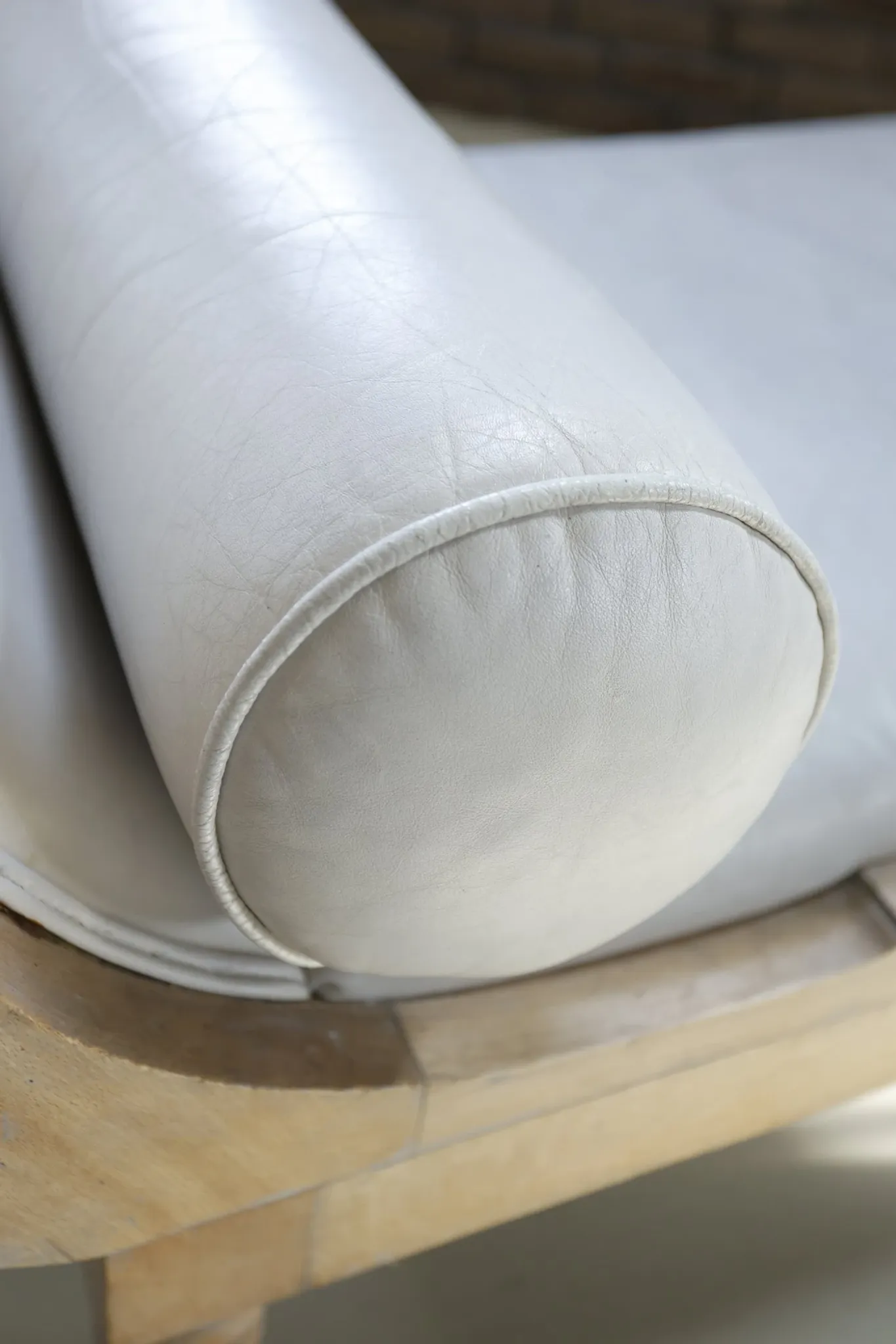Vintage chaise longue / daybed in bleached wood and white leather