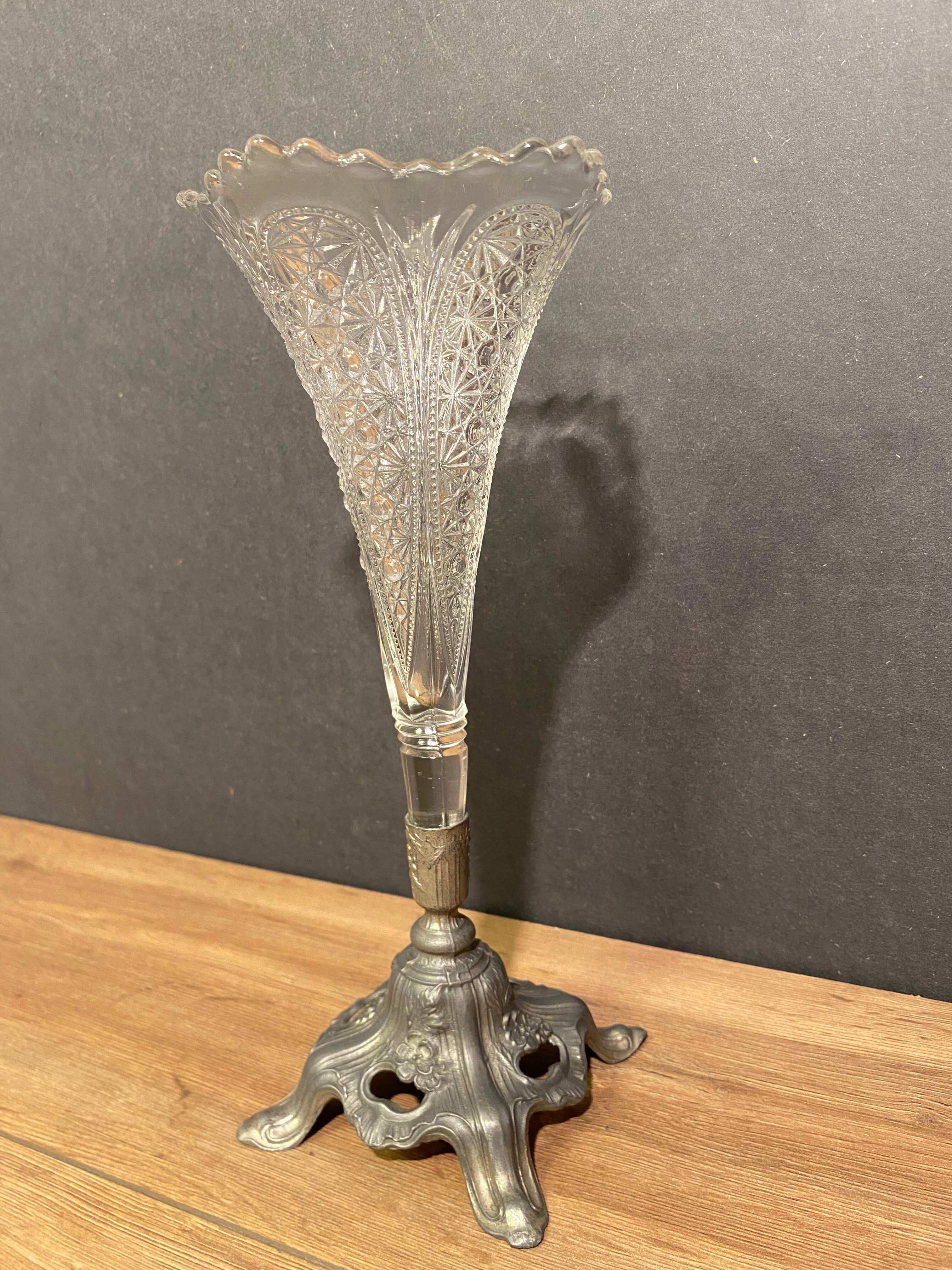 Cone vase, cut crystal bouquet (most certainly Baccarat, Saint Louis ...)