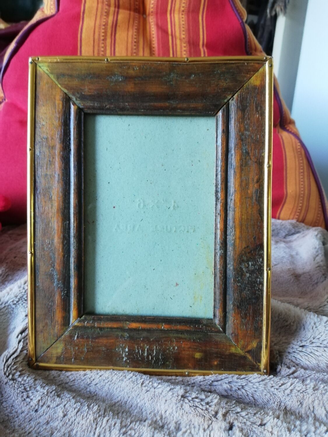 Frame in varnished wood and brass to pose for photo 4" x 6", 10 x 15 cm, glass, and support.