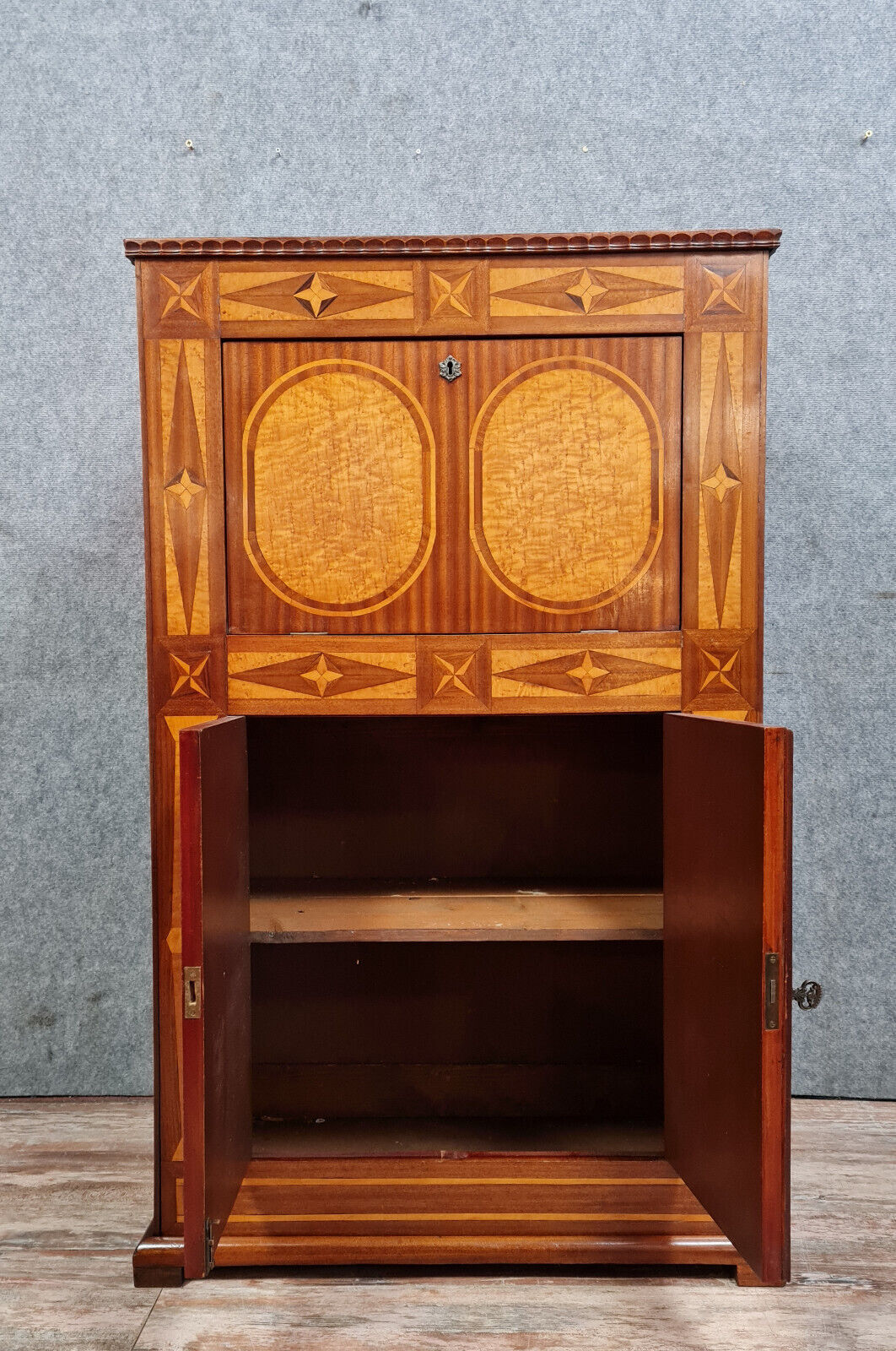 Secretary of Dame Restauration/Charles X in precious wood marquetry circa 1900