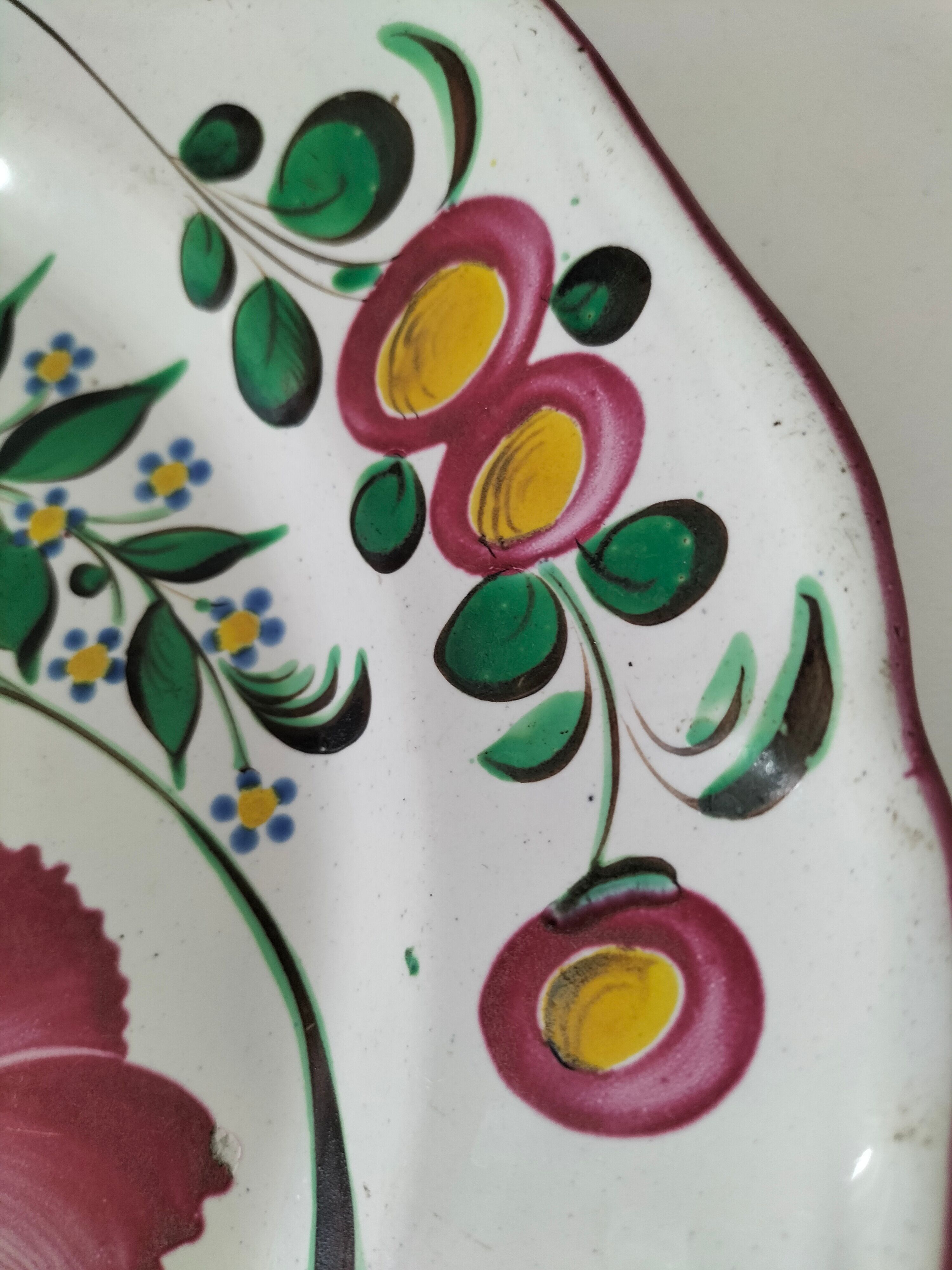 Large earthenware plate from the East – attributed to Islettes, 19th century