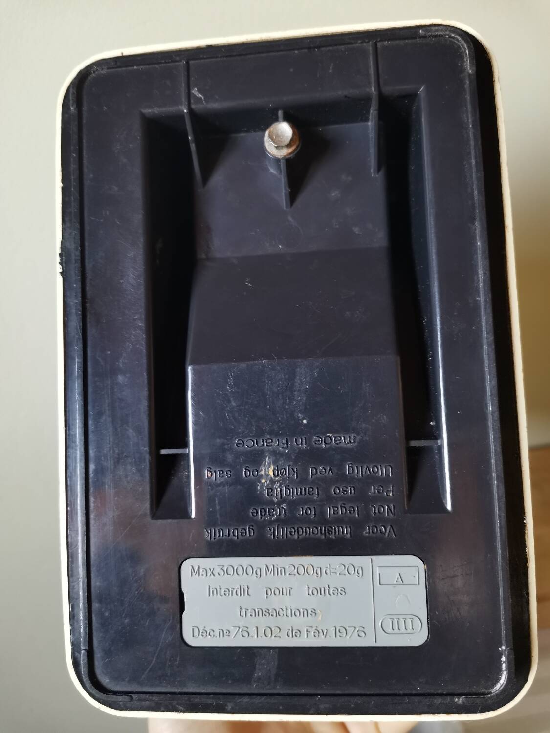 Vintage Terraillon beige plastic scale from the 70s