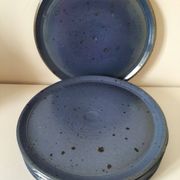 6 assiettes plates en grès artisanal bleu nuit moucheté