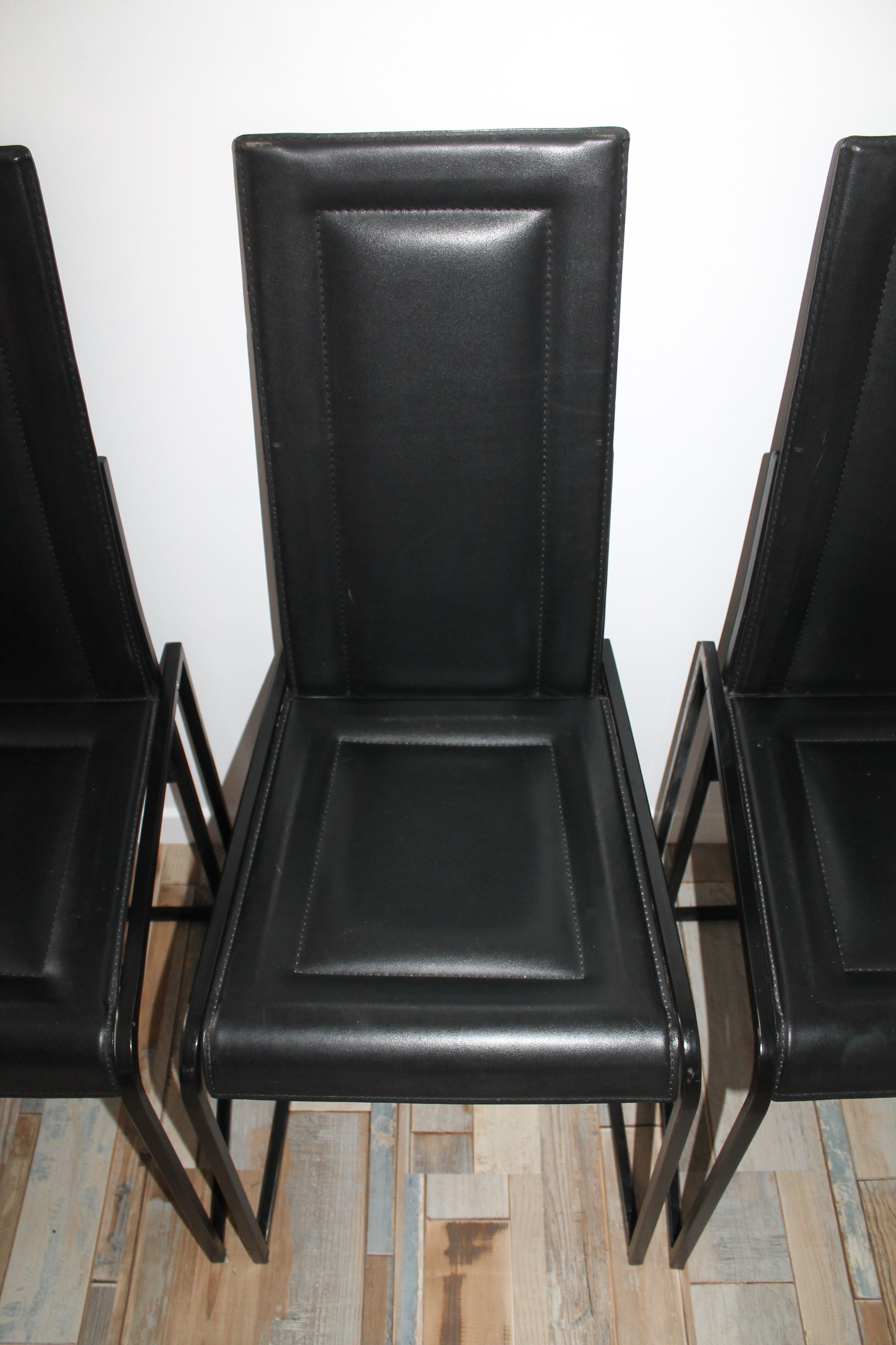 Lot de 4 chaises vintage cuir piqure sellier