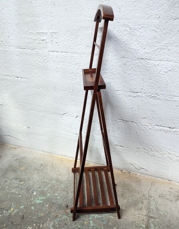 Foldable vintage valet