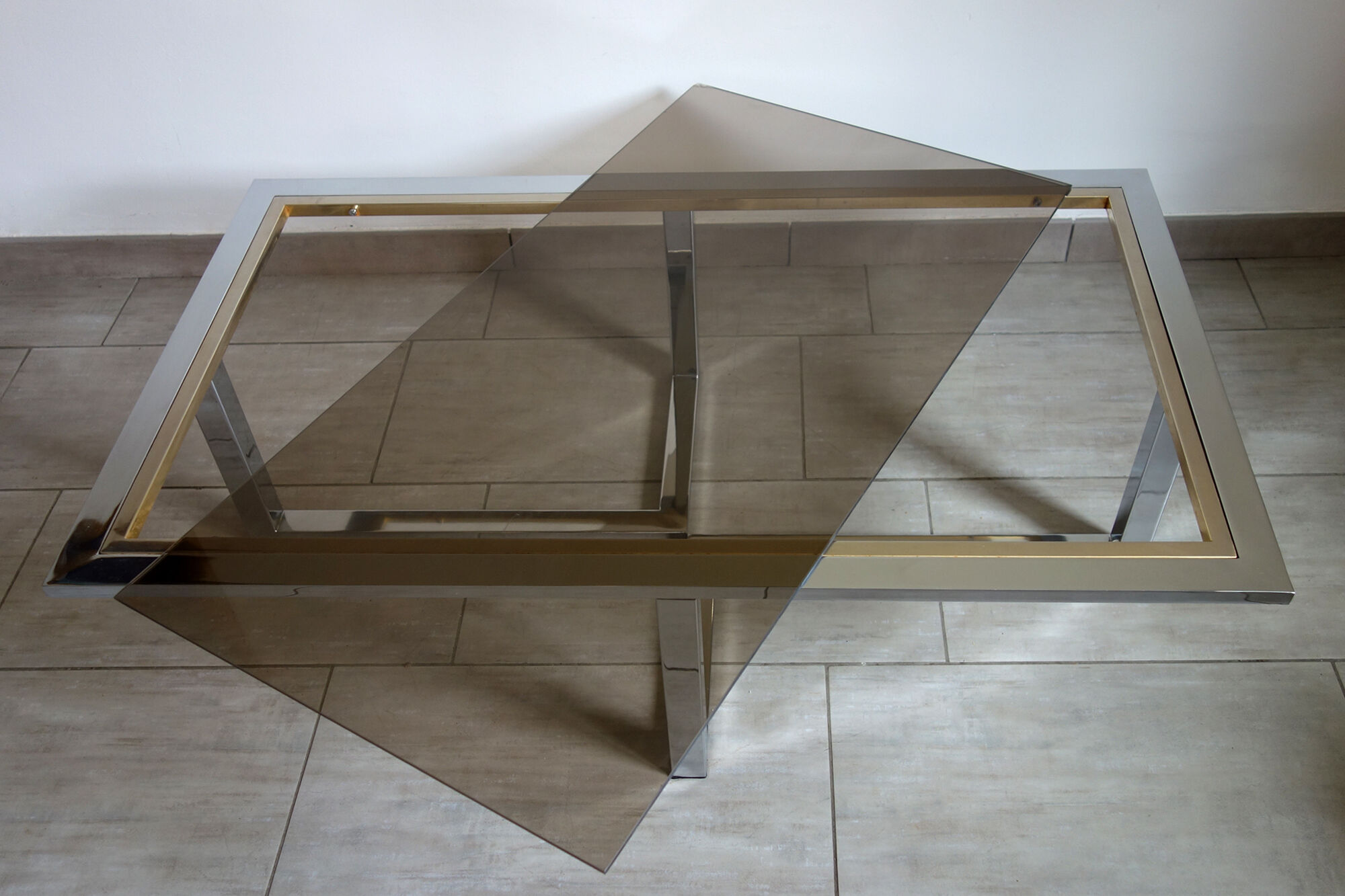 Table basse verre fumé métal chromé laiton 1970