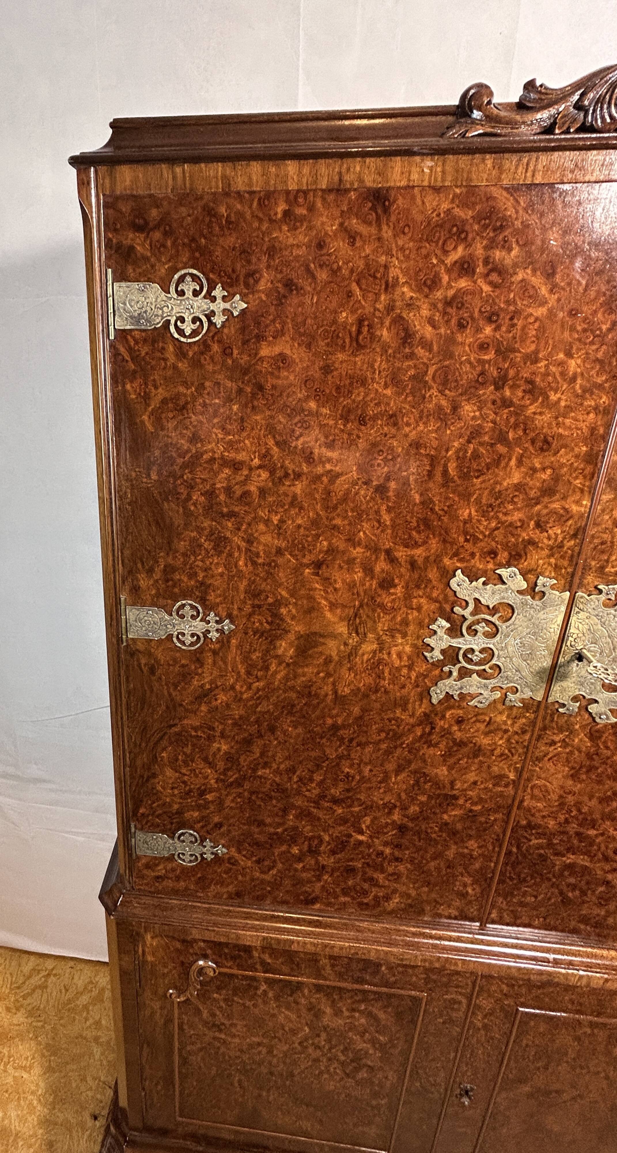 Mid-20th Century Burr Walnut Drinks Cabinet – Art Deco Elegance Meets Queen