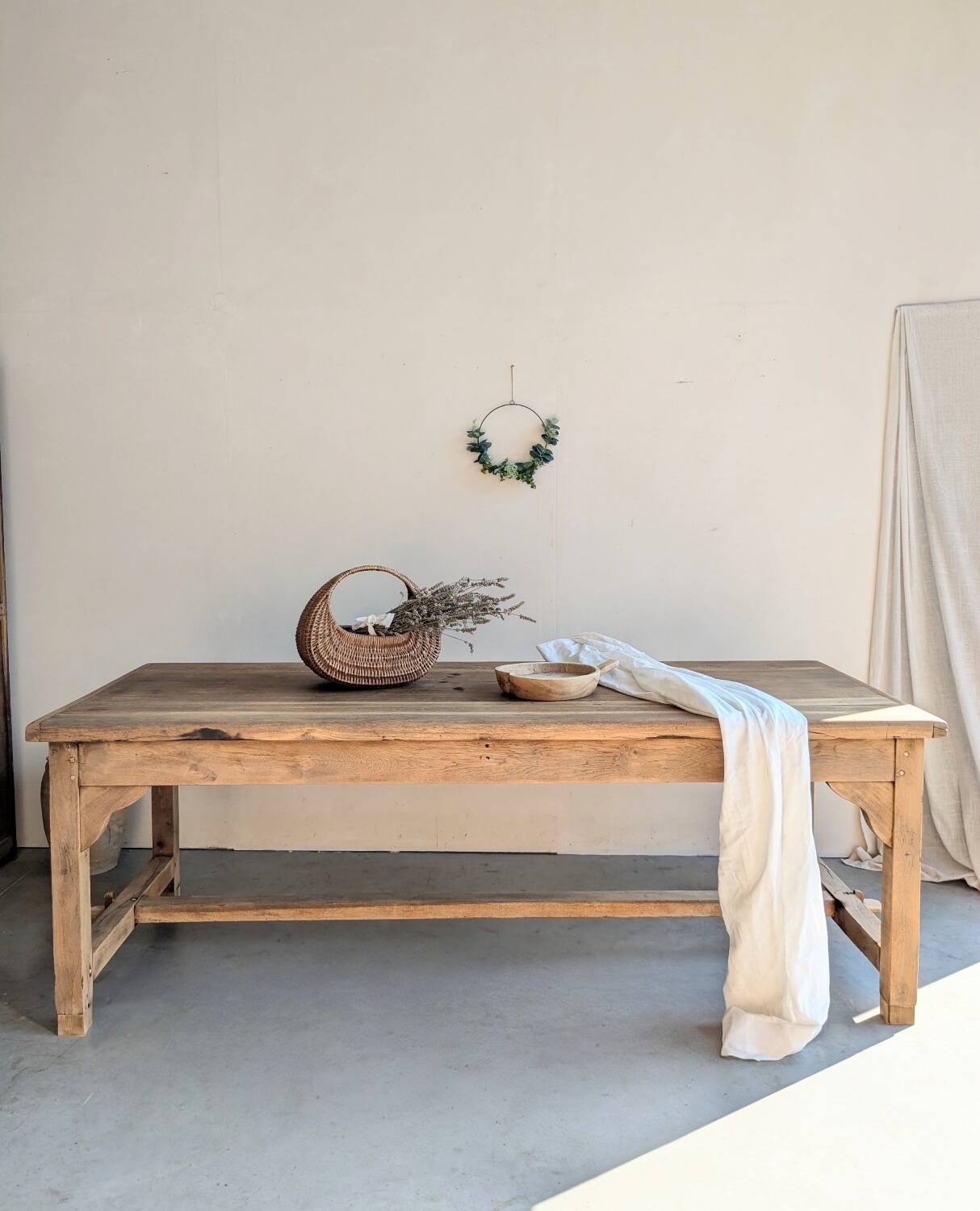 Farmhouse table with drawers for 10 people