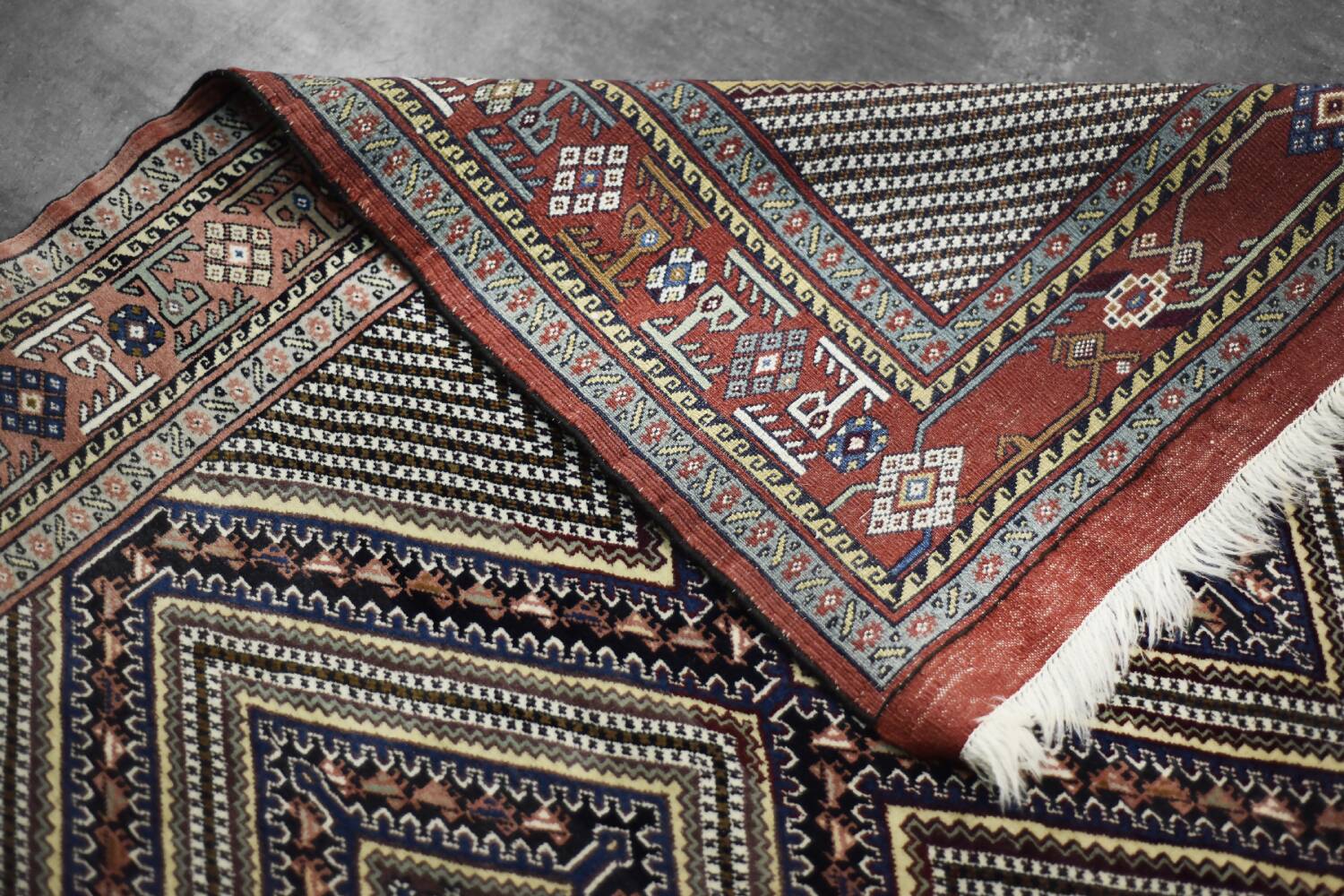 Vintage Hand-Woven Oriental Shiraz Rug, 1960s