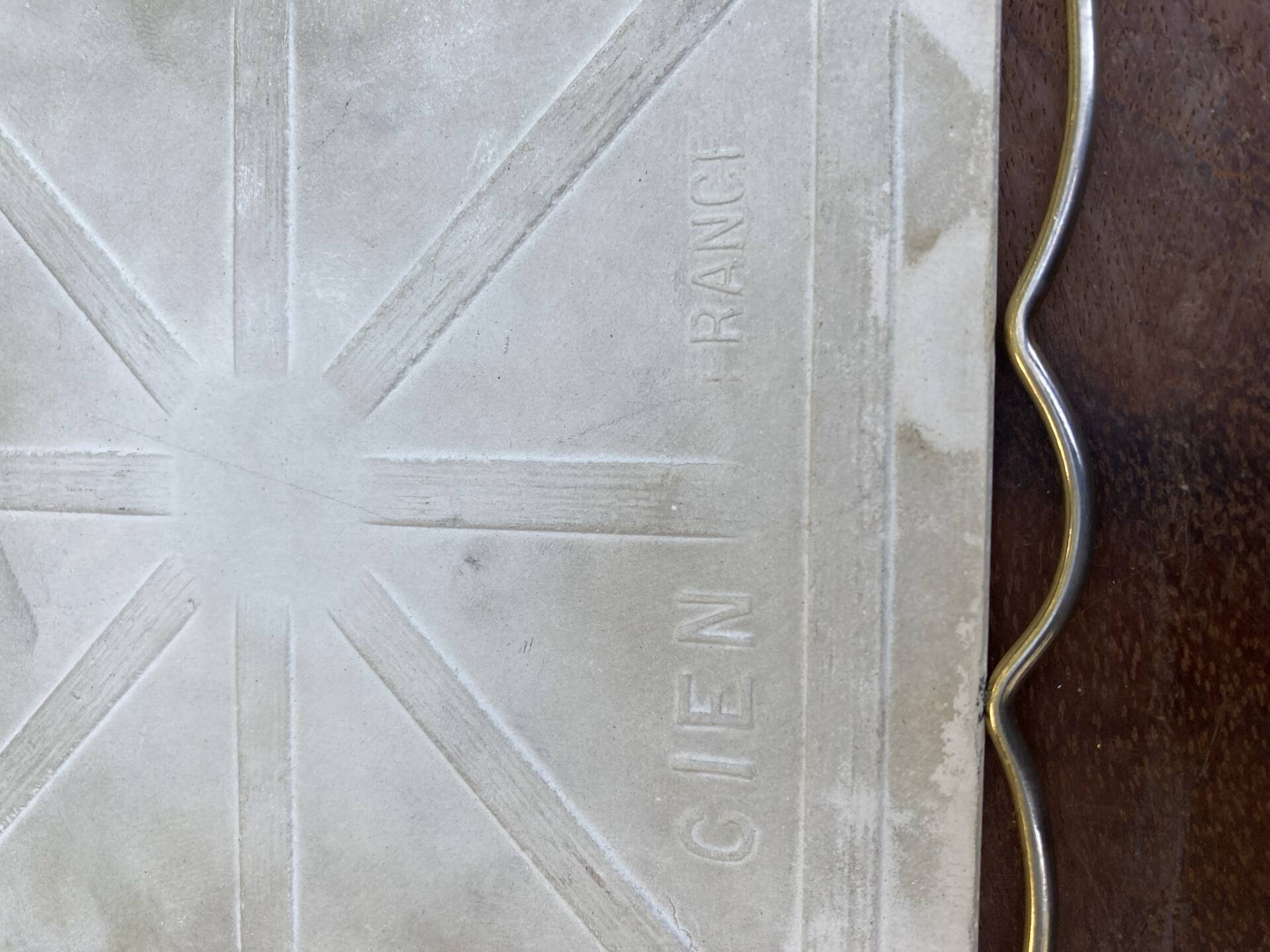 Vintage chic Gien earthenware trivet