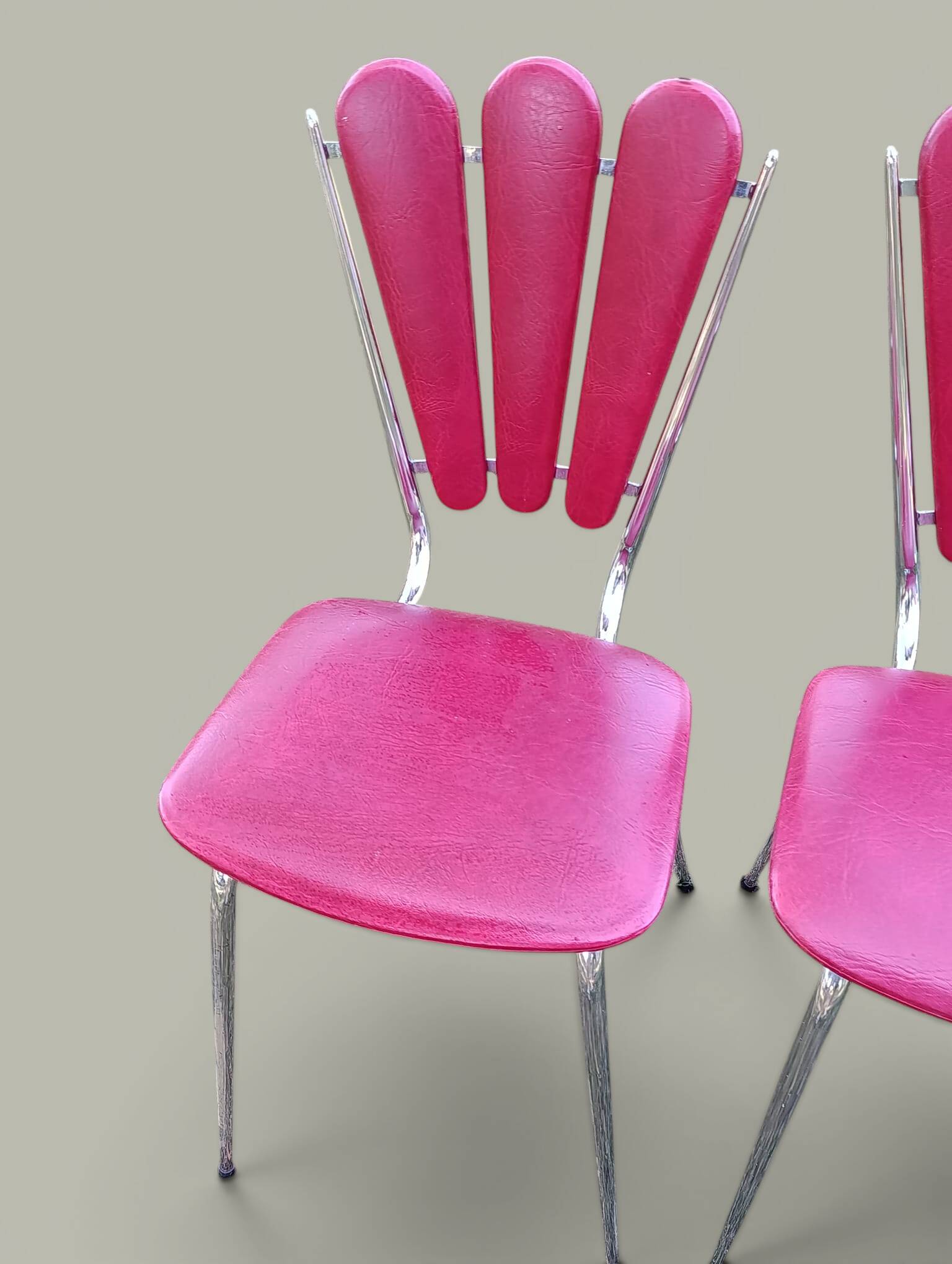 Set of 3 red flower petal chairs - vintage in faux leather - 1960s/70s