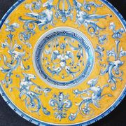 Large grotesque plate (Urbino/Castelli style), made in Italy, pei