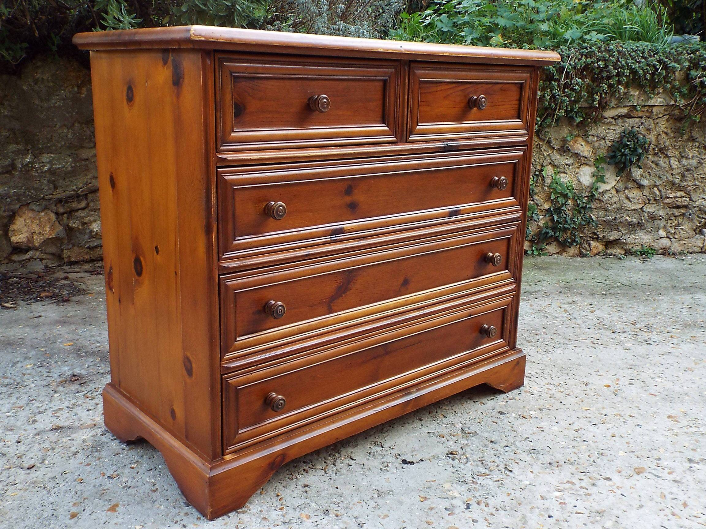 Pine chest of drawers