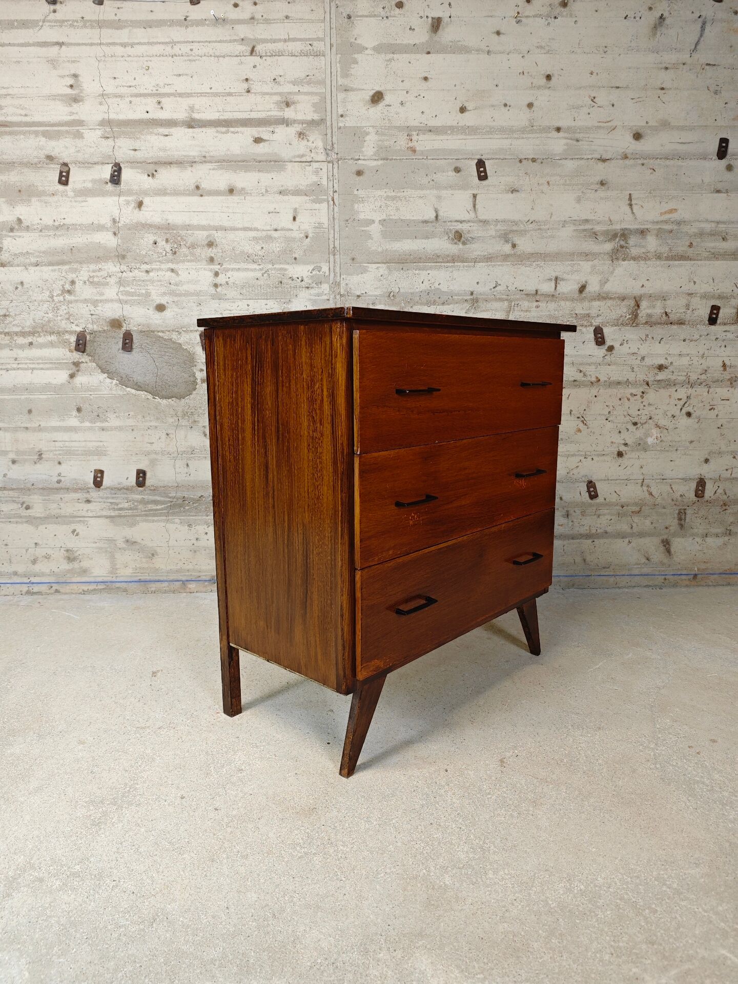 Commode vintage pieds compas