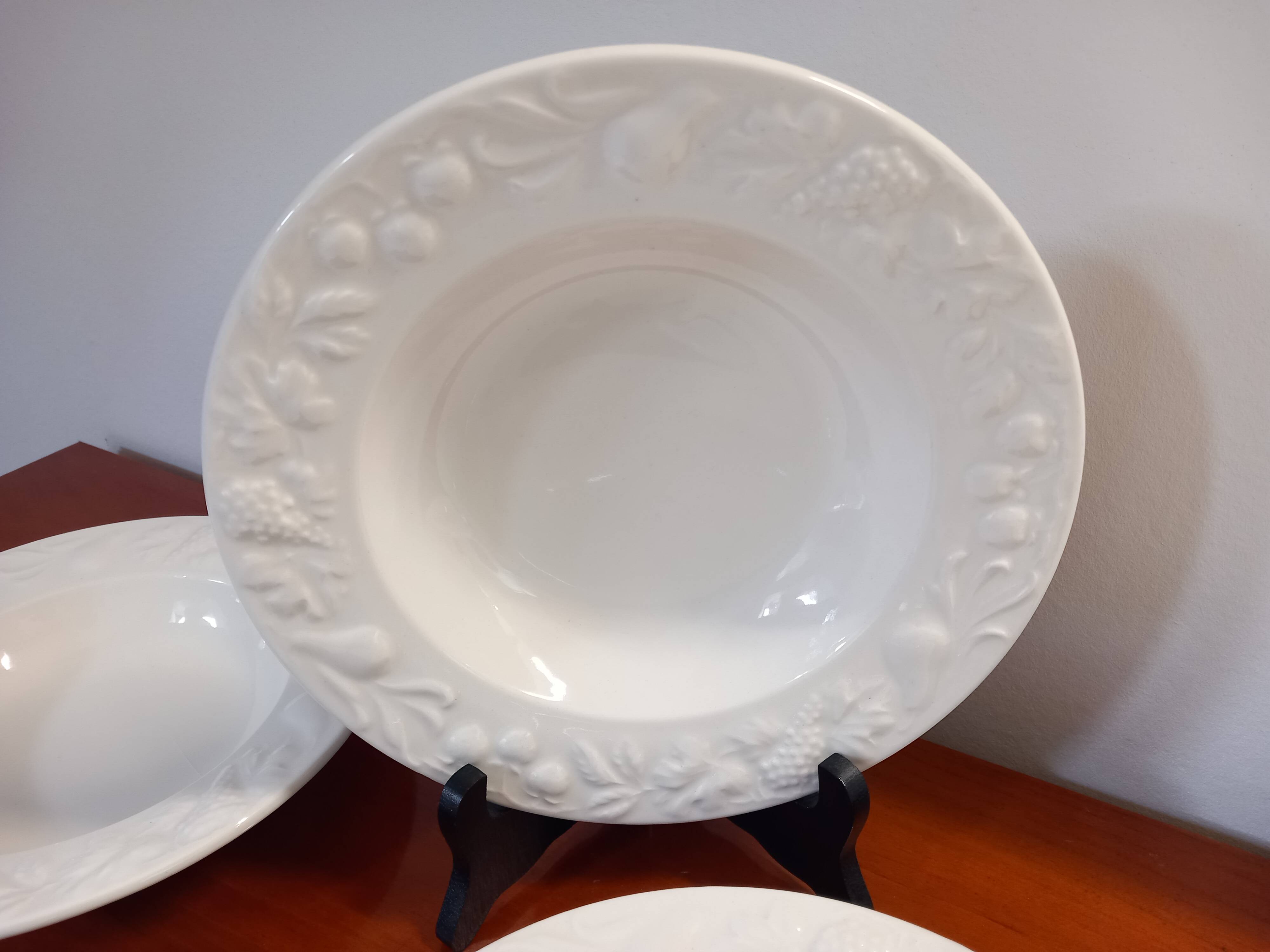 Set of 6 white ceramic deep plates made in Italy.
