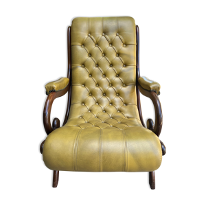 Fauteuil chesterfield en cuir vert style victoria