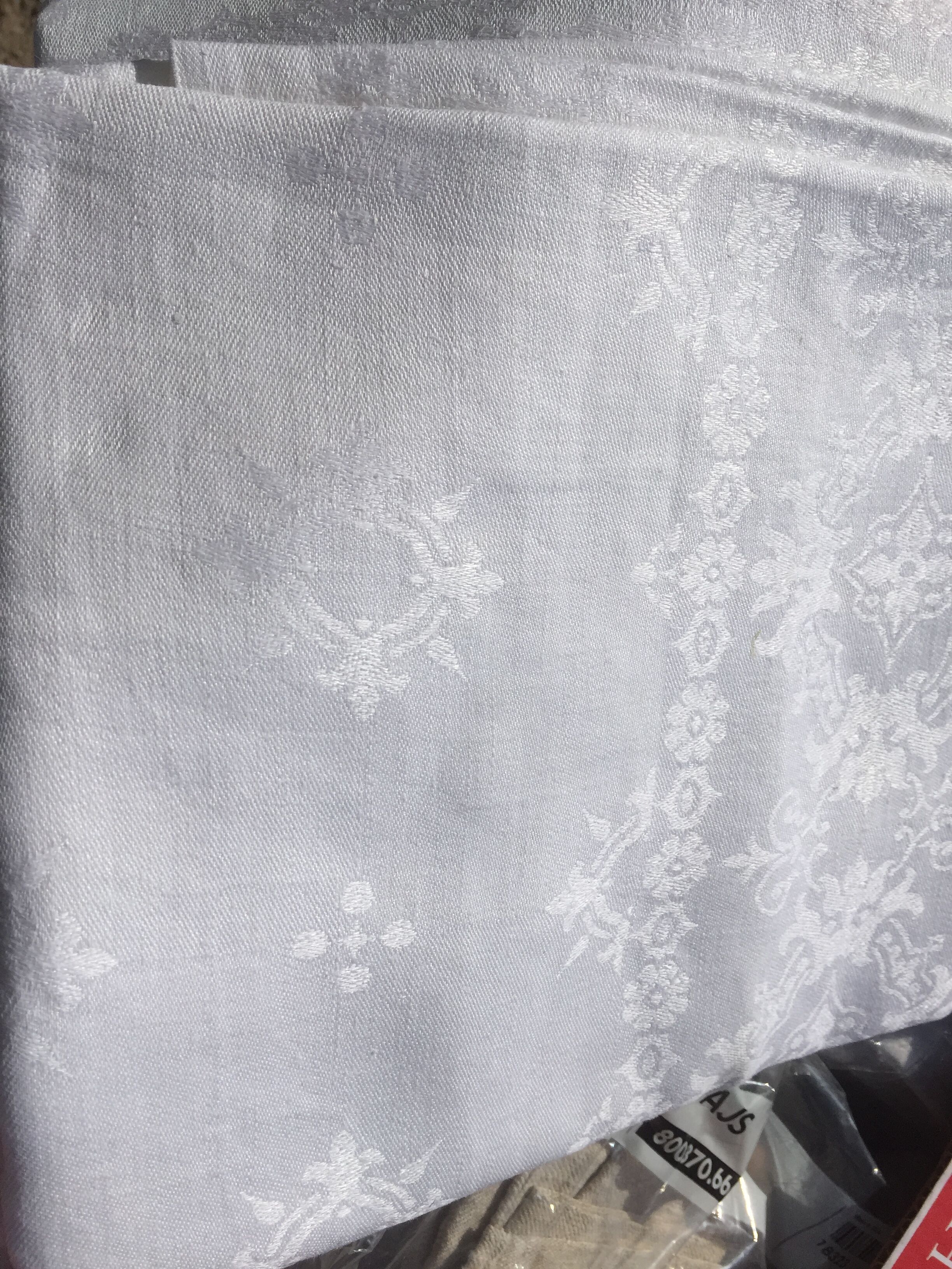Nappe en damassée monogrammé AM