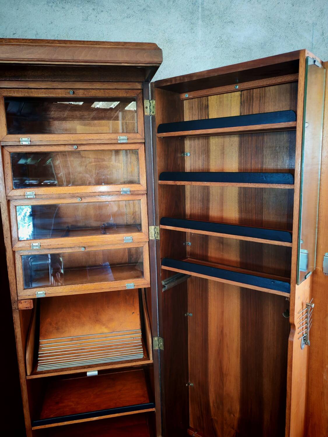 Gentleman's Wardrobe - English dressing armoire - Compacton
