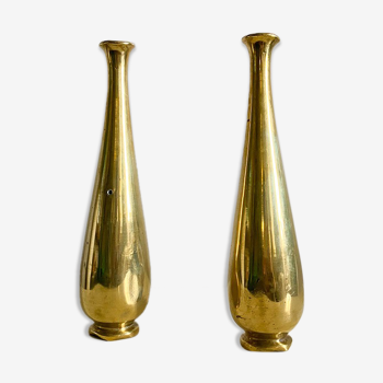 Lot de deux vases soliflores laiton