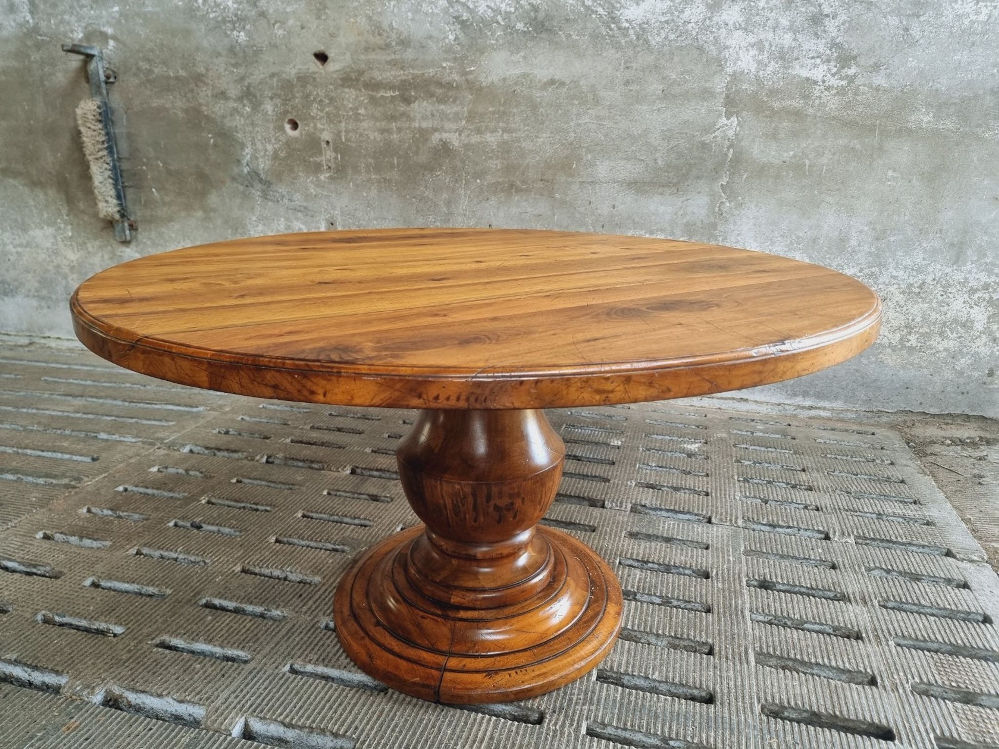 Old round table walnut dining table 140 cm