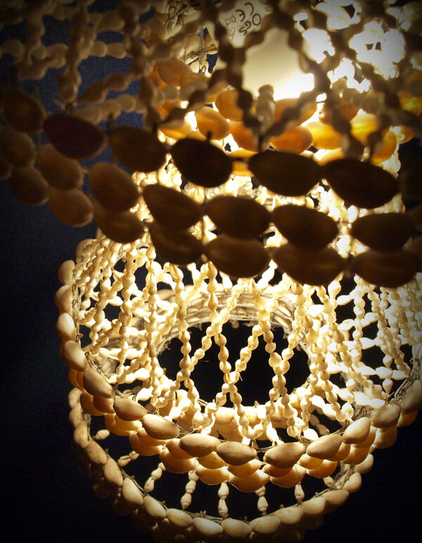 Lustre en coquillages Cauris années 60
