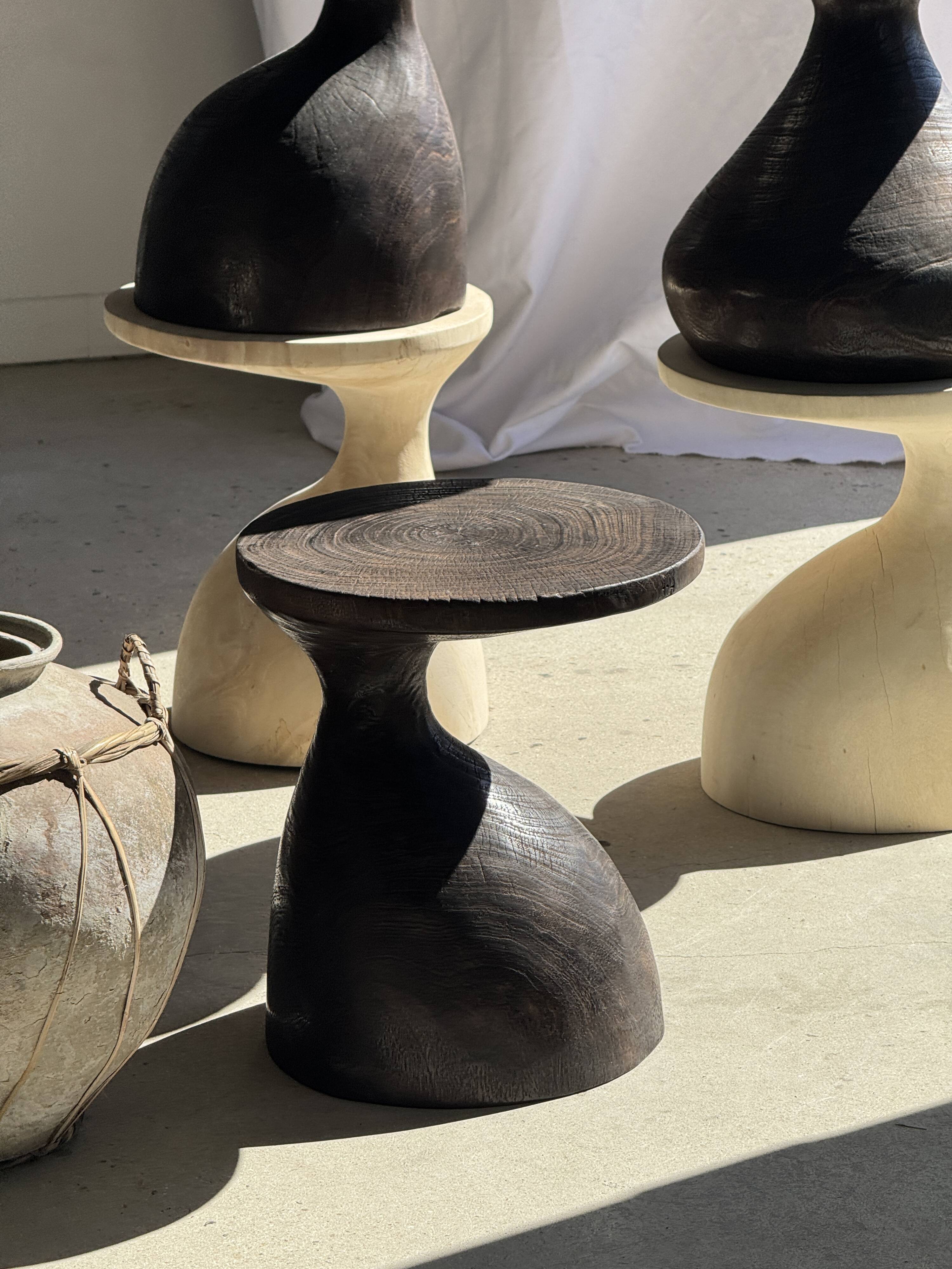 Sexy Neck - Solid wood (monoxyle) brown side table