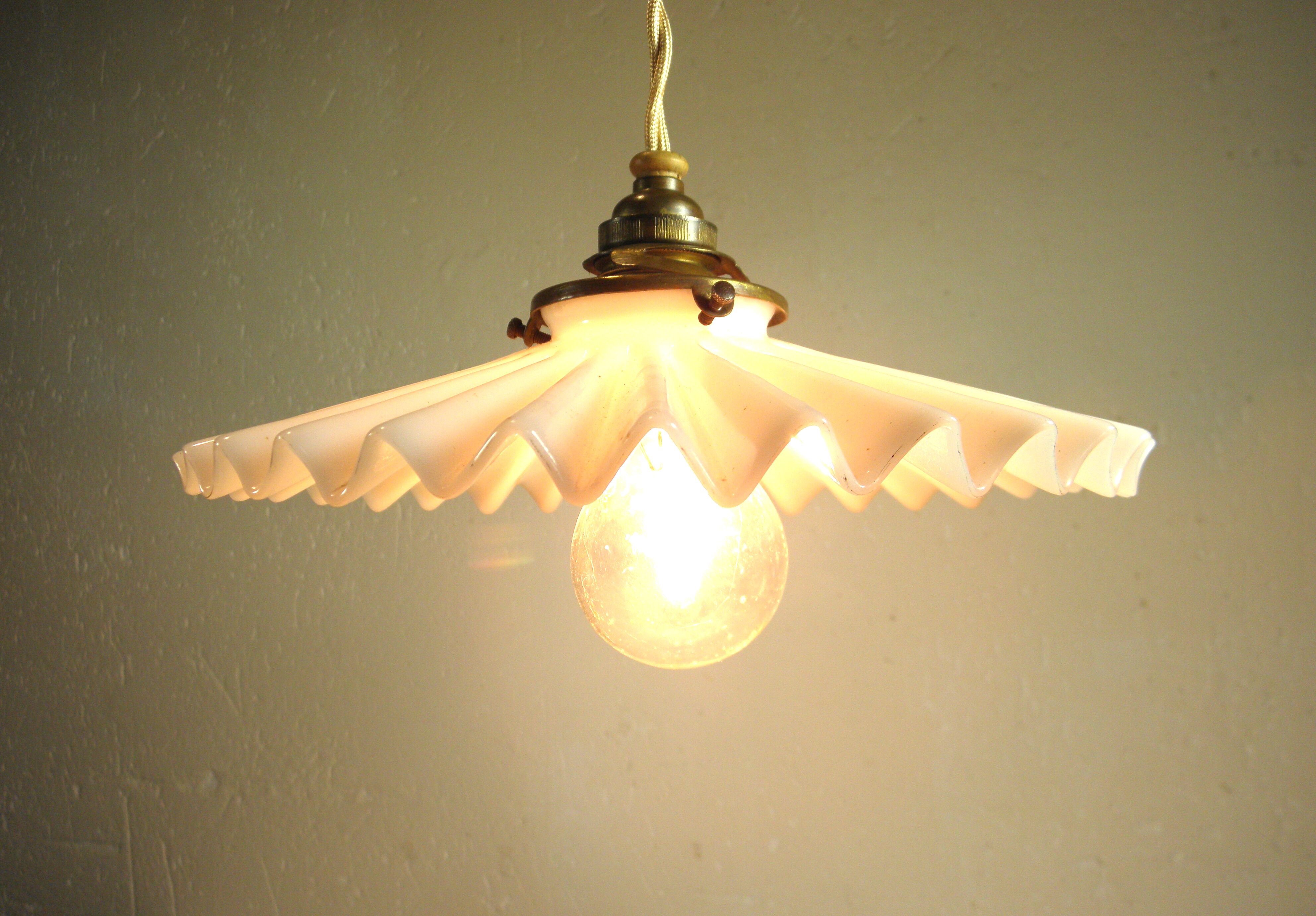 Suspension and rosette in opaline and porcelain