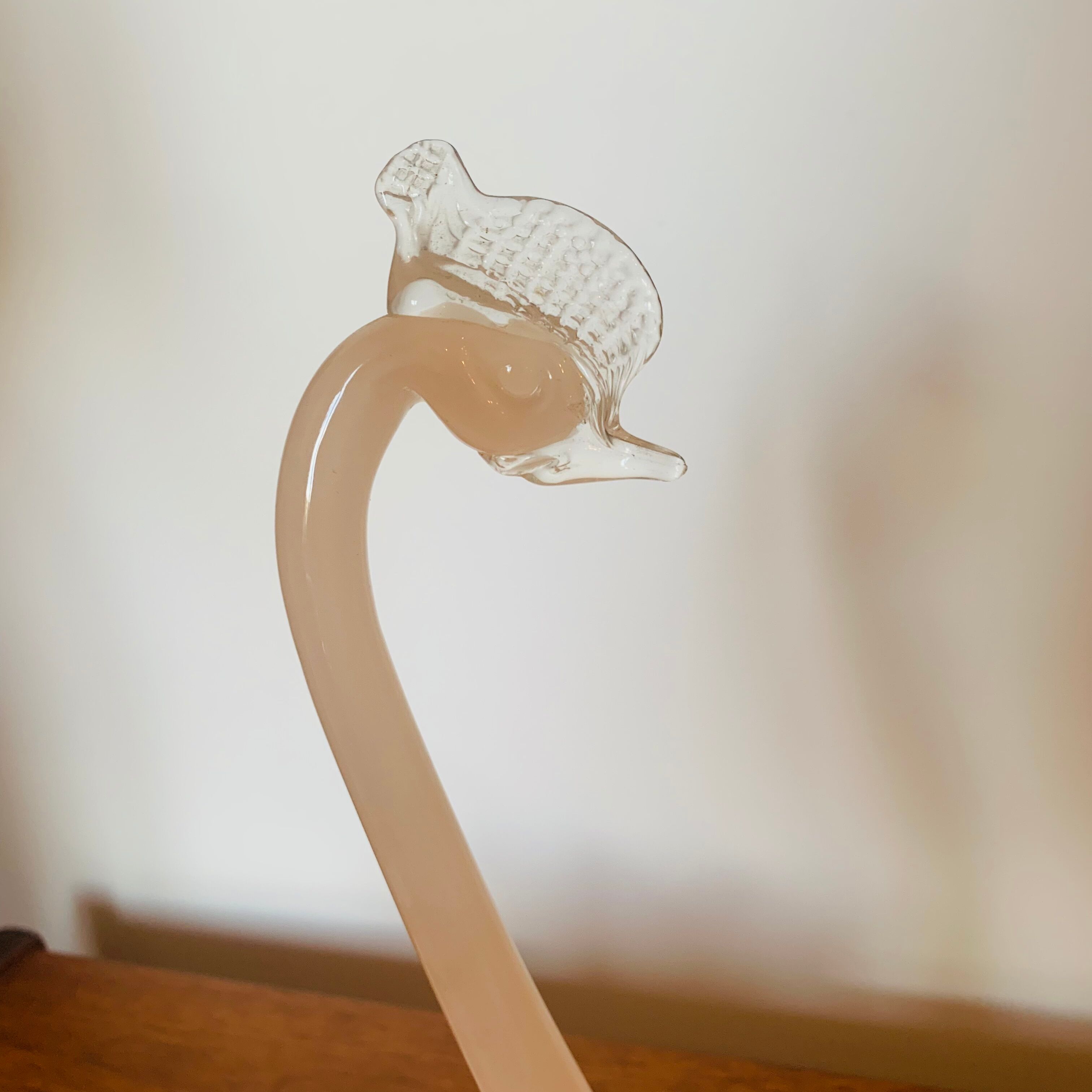 Pink glass paste swan emptier