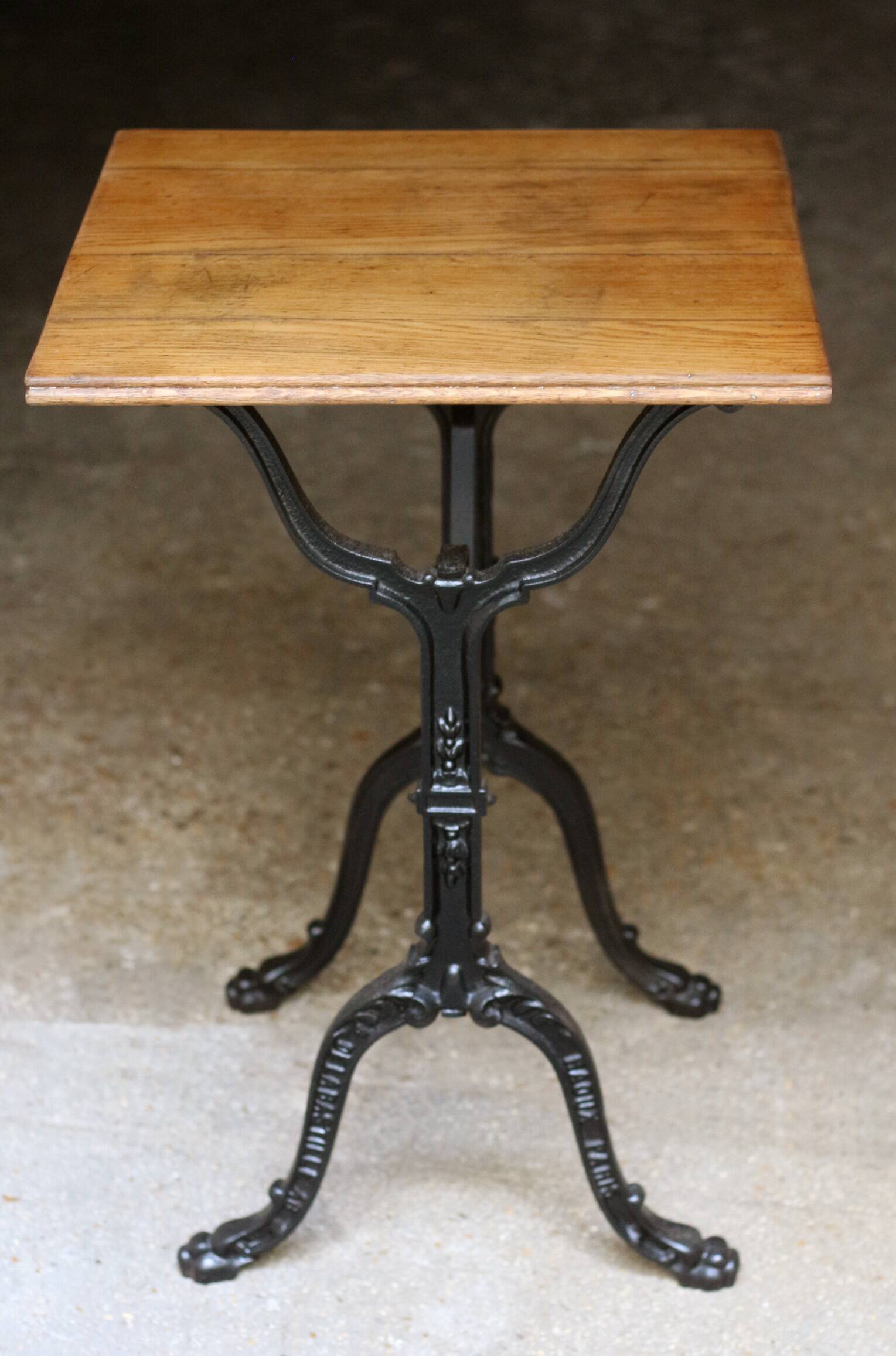 Petite table de bistrot ancienne (RAOUX, Paris).