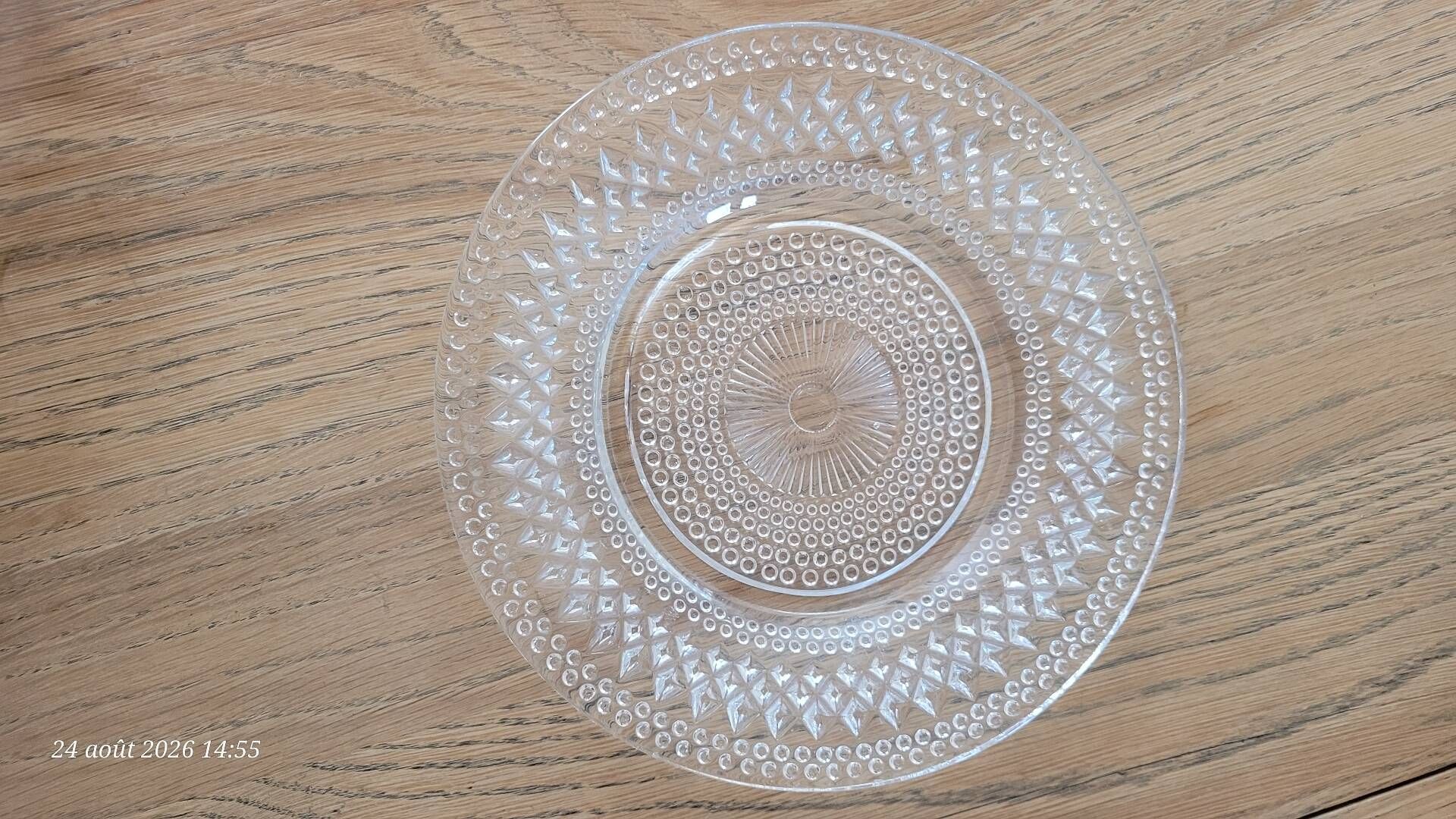 5 assiettes à dessert en verre épais ciselé transparent