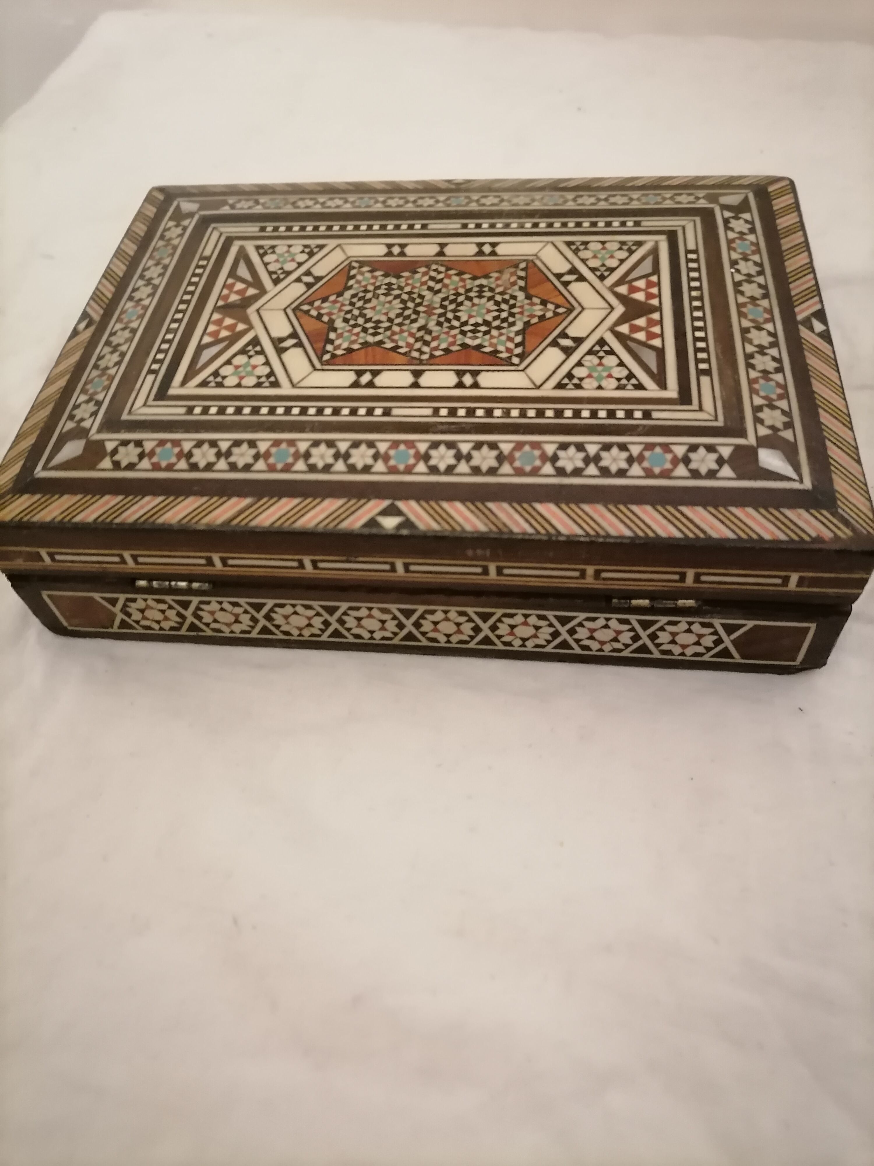 Lot of 2 oriental boxes in marquetry.