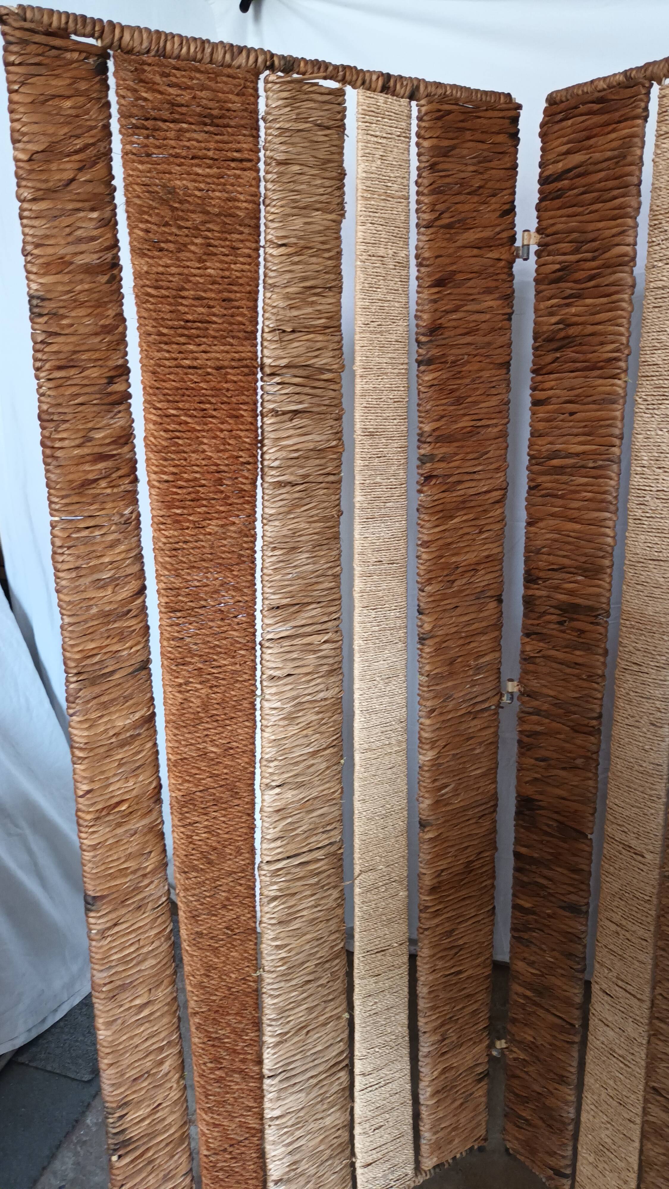 Three-panel screen in natural fibre