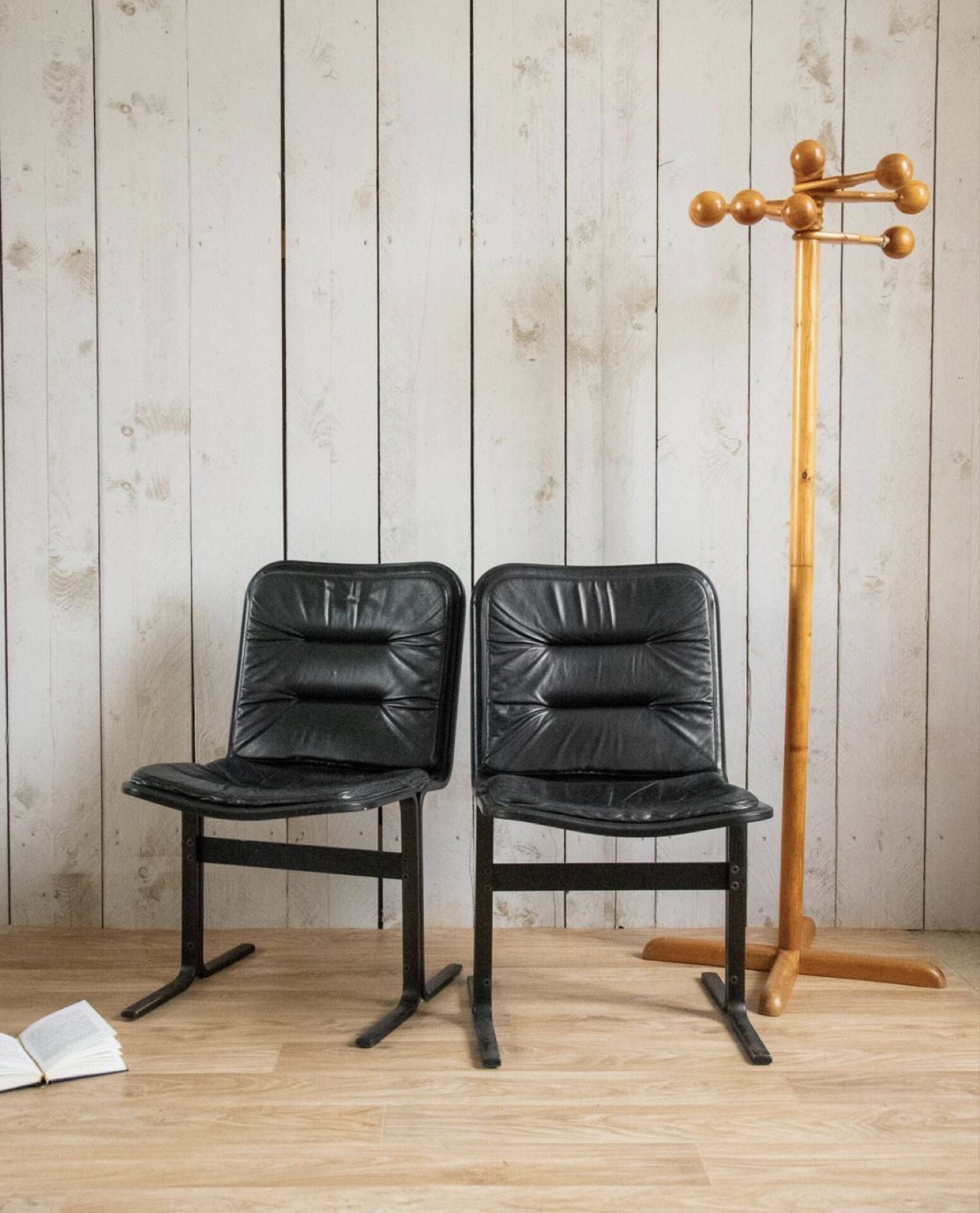 Paire de chaises cuir