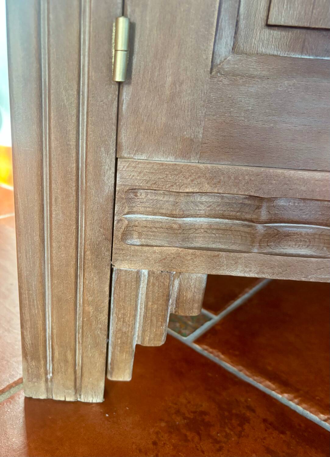 Buffet Art Déco des années 40 en bois massif blanchi – restaurer