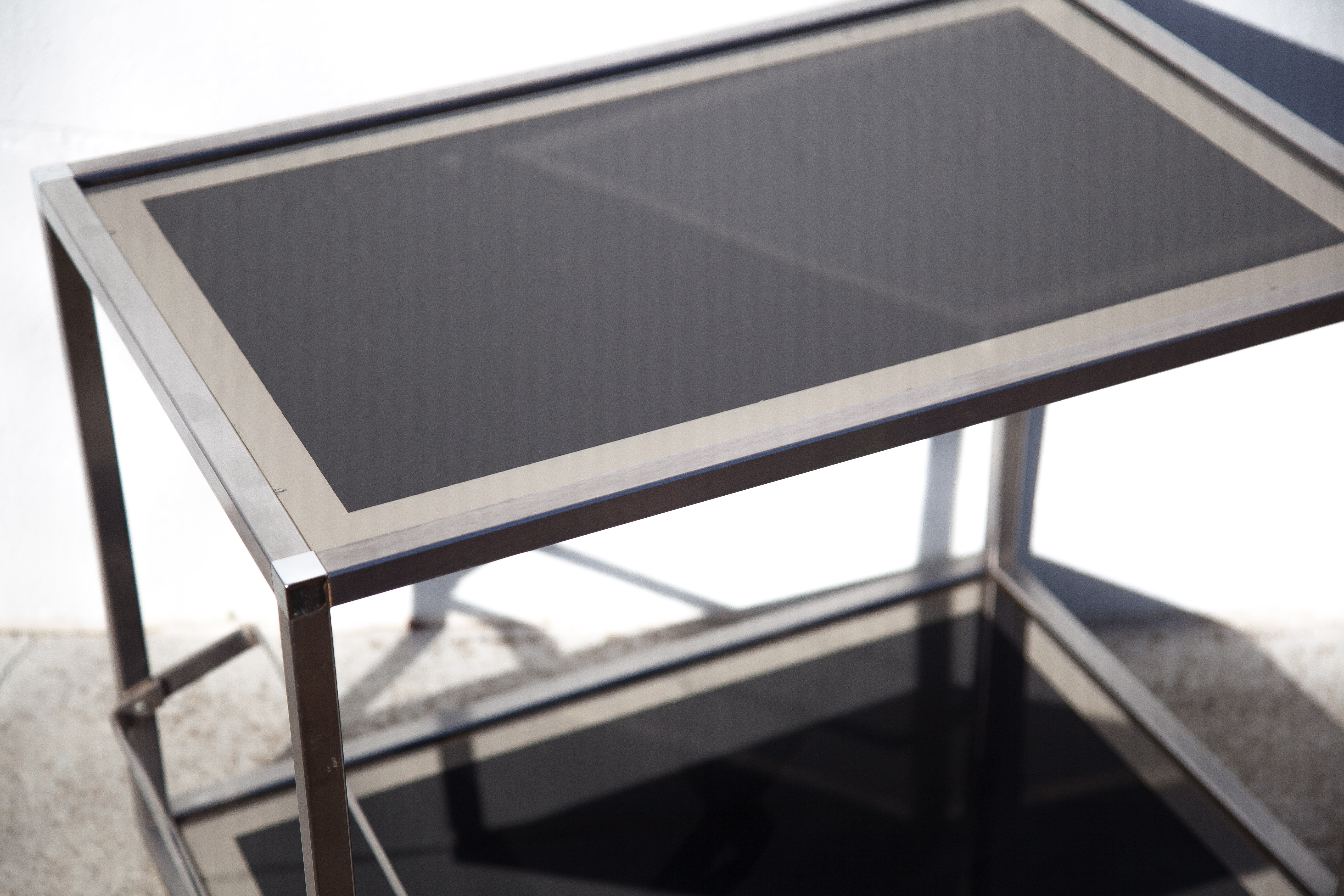 Serving glass mirror and vintage chrome, trolley with wheels, rolling bar, design bauhaus