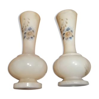 Paire de vases en albatre